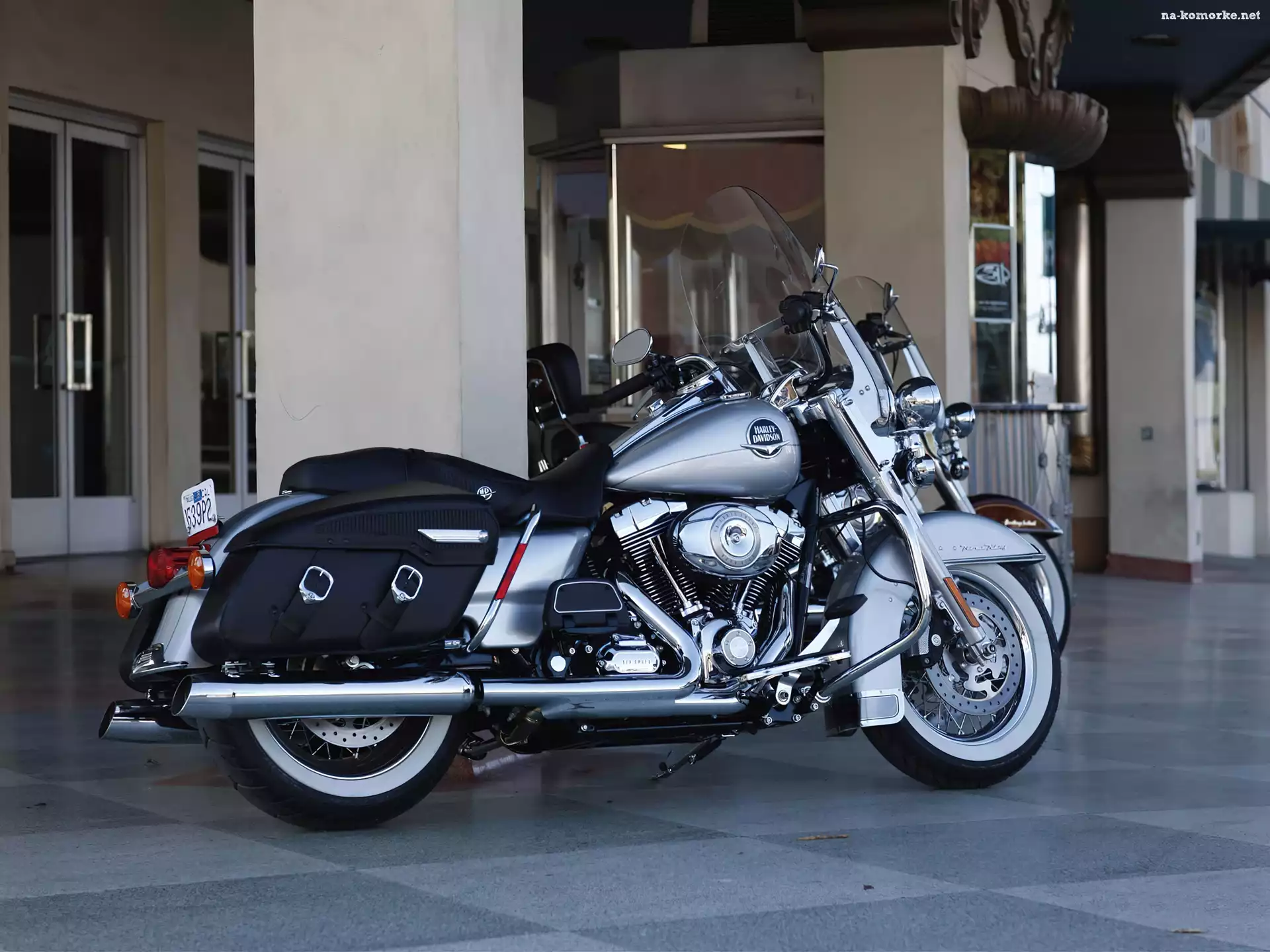 Harley Davidson Road King Classic, Sakwy, Szyba