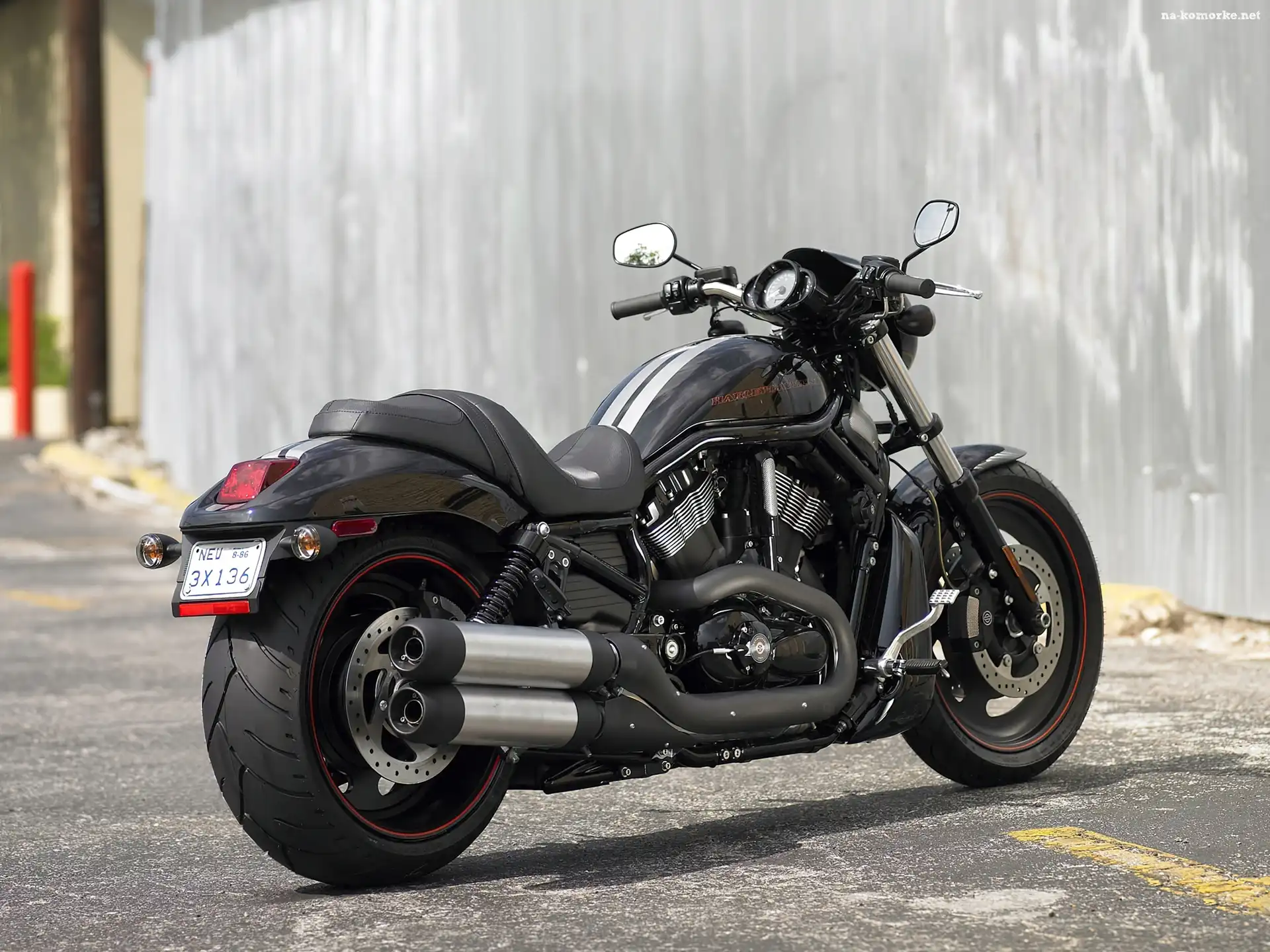 Harley Davidson Night Rod Special, Czarne, Tłumiki