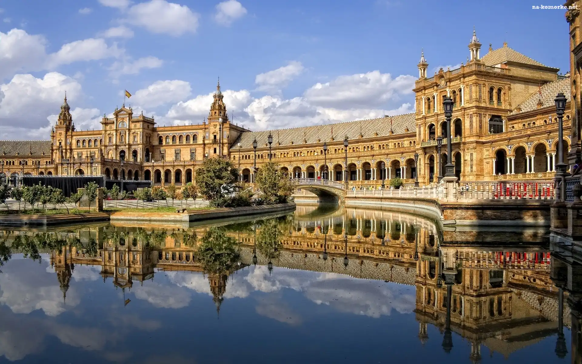Plaza de Espana, Sevilla, Hiszpania, Chmury, Hotel, Woda