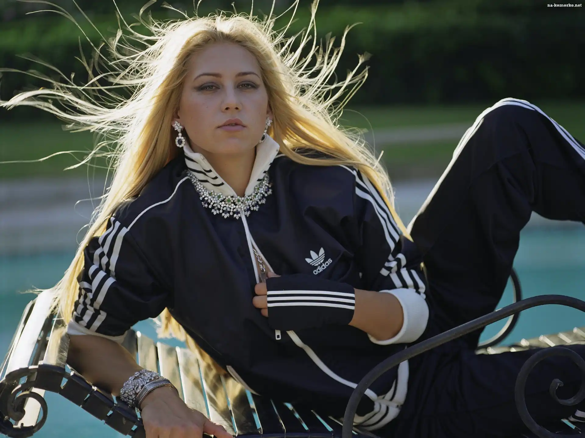 Długowłosa, Blondynka, Dres