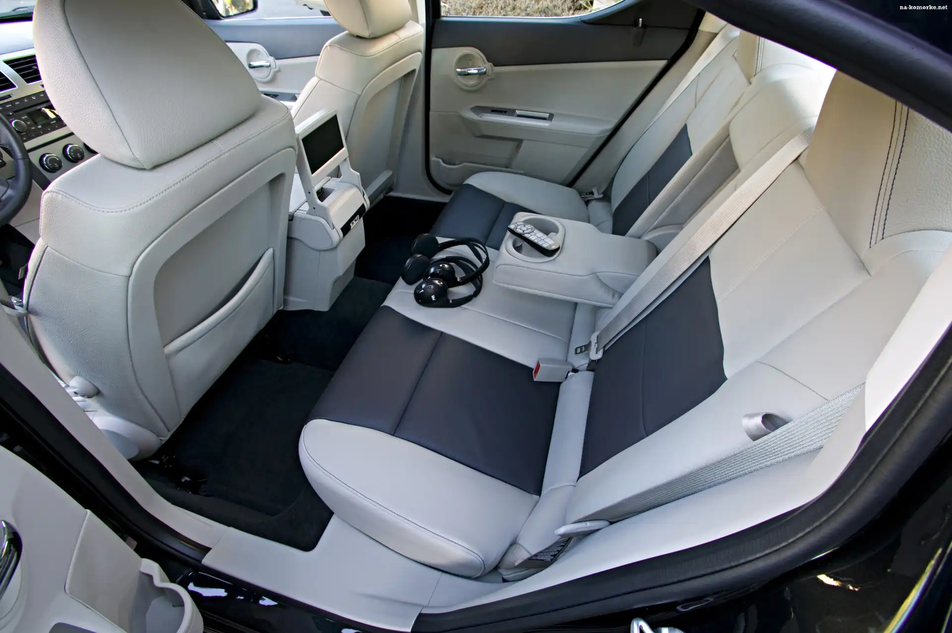 Dodge Avenger, Multimedia, Kanapa, Tył
