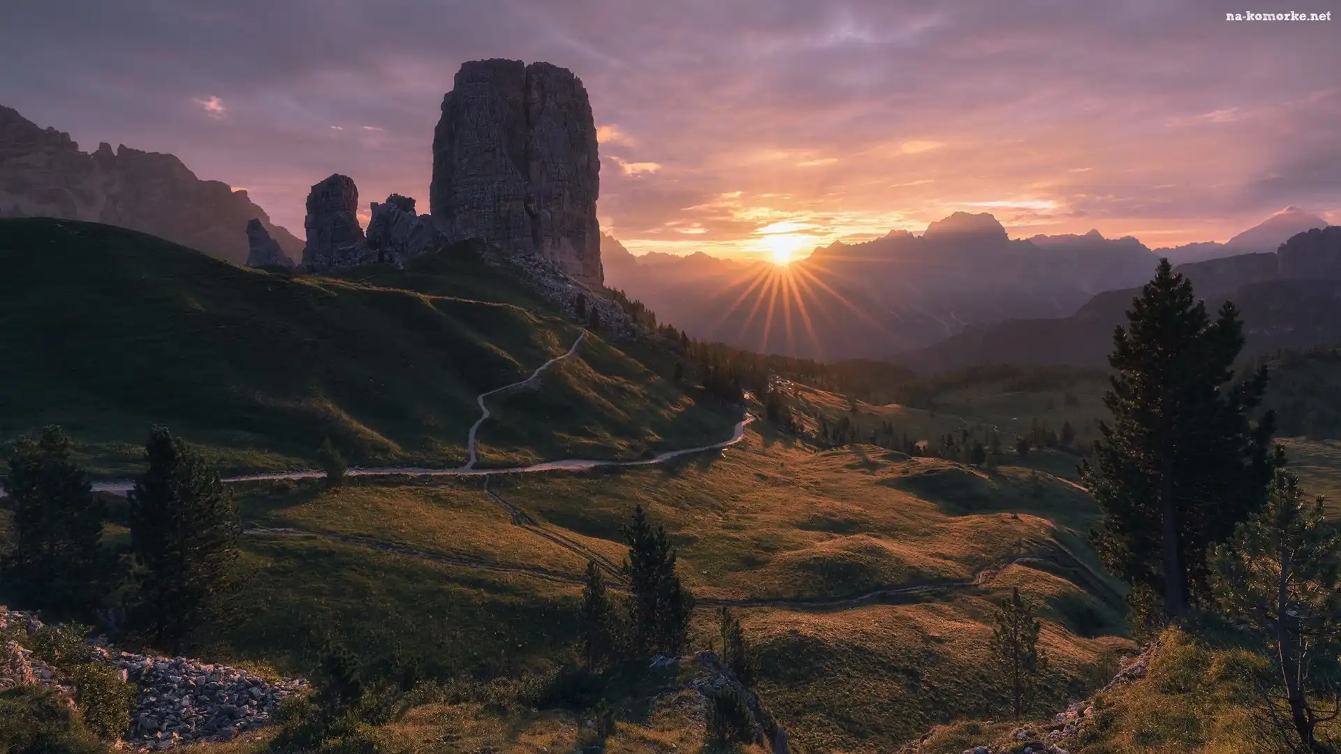 Góry, Szczyt, Cinque Torri, Dolomity, Włochy, Drzewa, Zachód słońca, Skały, Chmury, Torre Grande, Droga