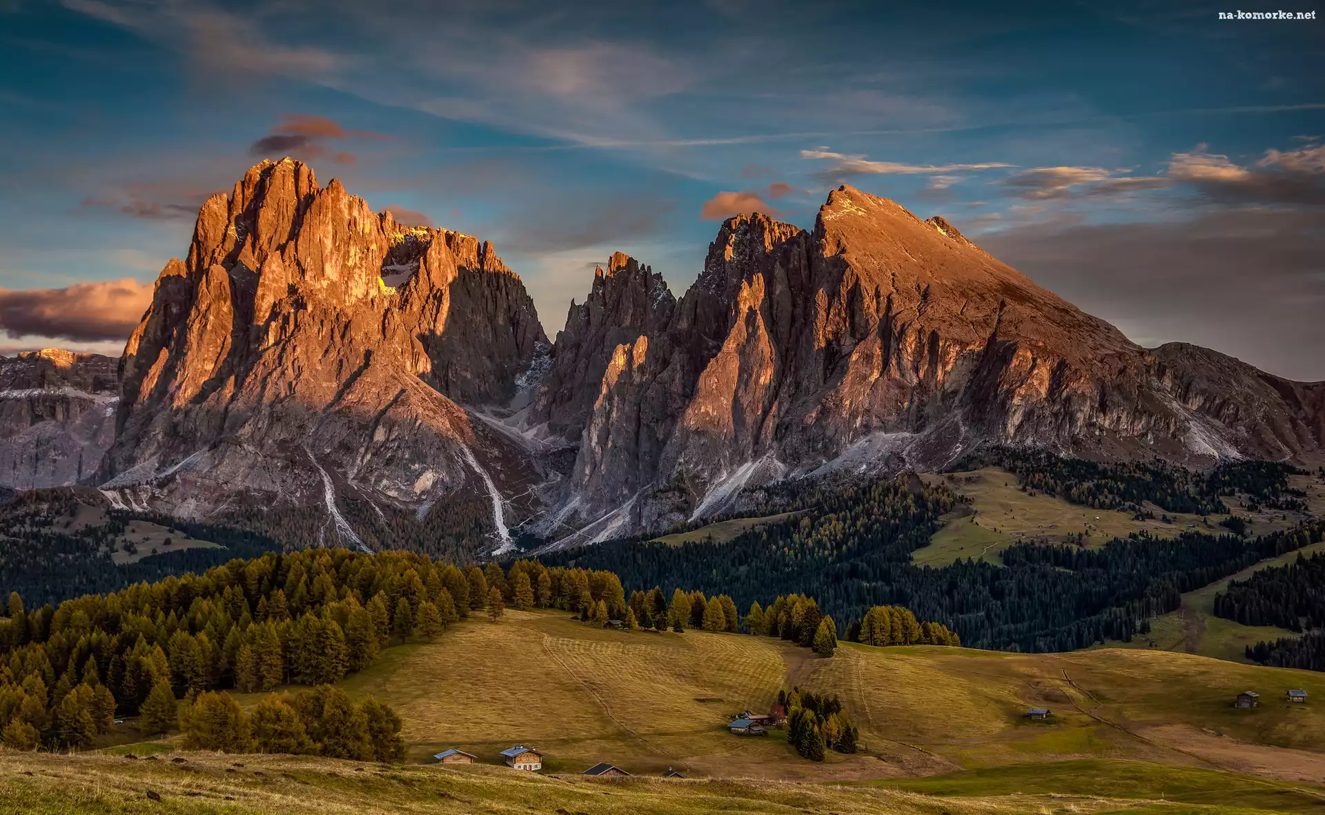 Dolomity, Chmury, Wieś, Włochy, Drzewa, Zachód Słońca, Domy, Góry Sassolungo