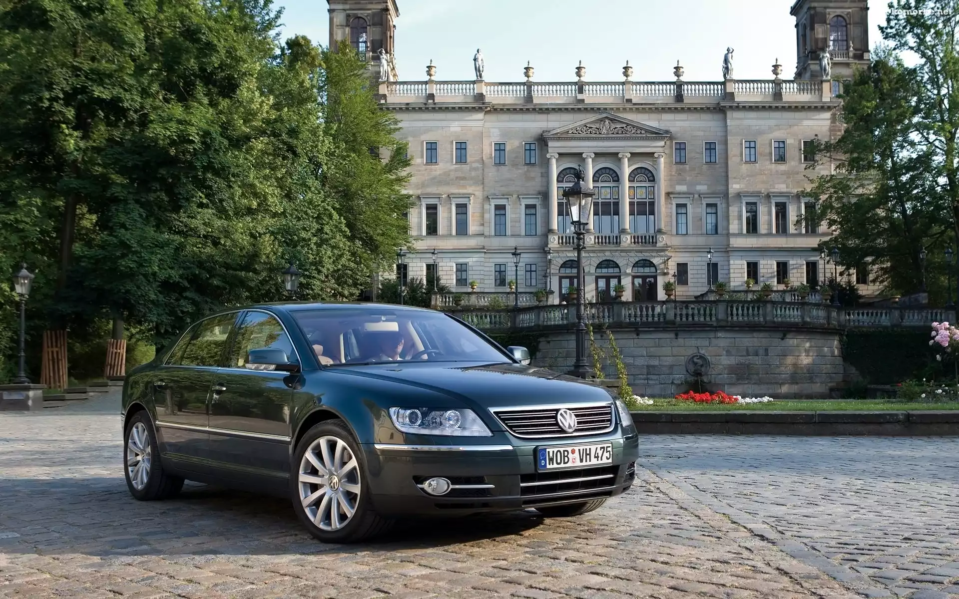Dom, Drzewa, Volkswagen Phaeton