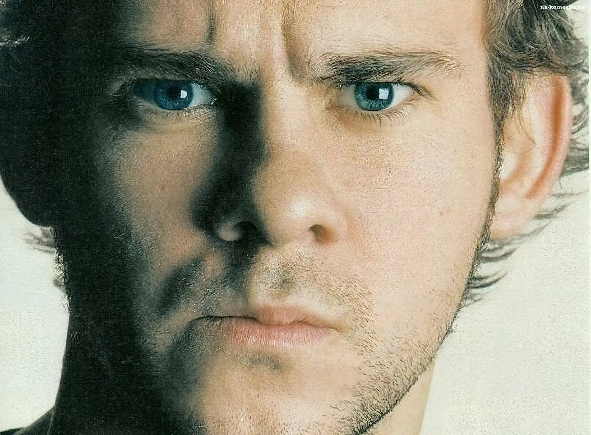 Dominic Monaghan, twarz, niebieskie oczy