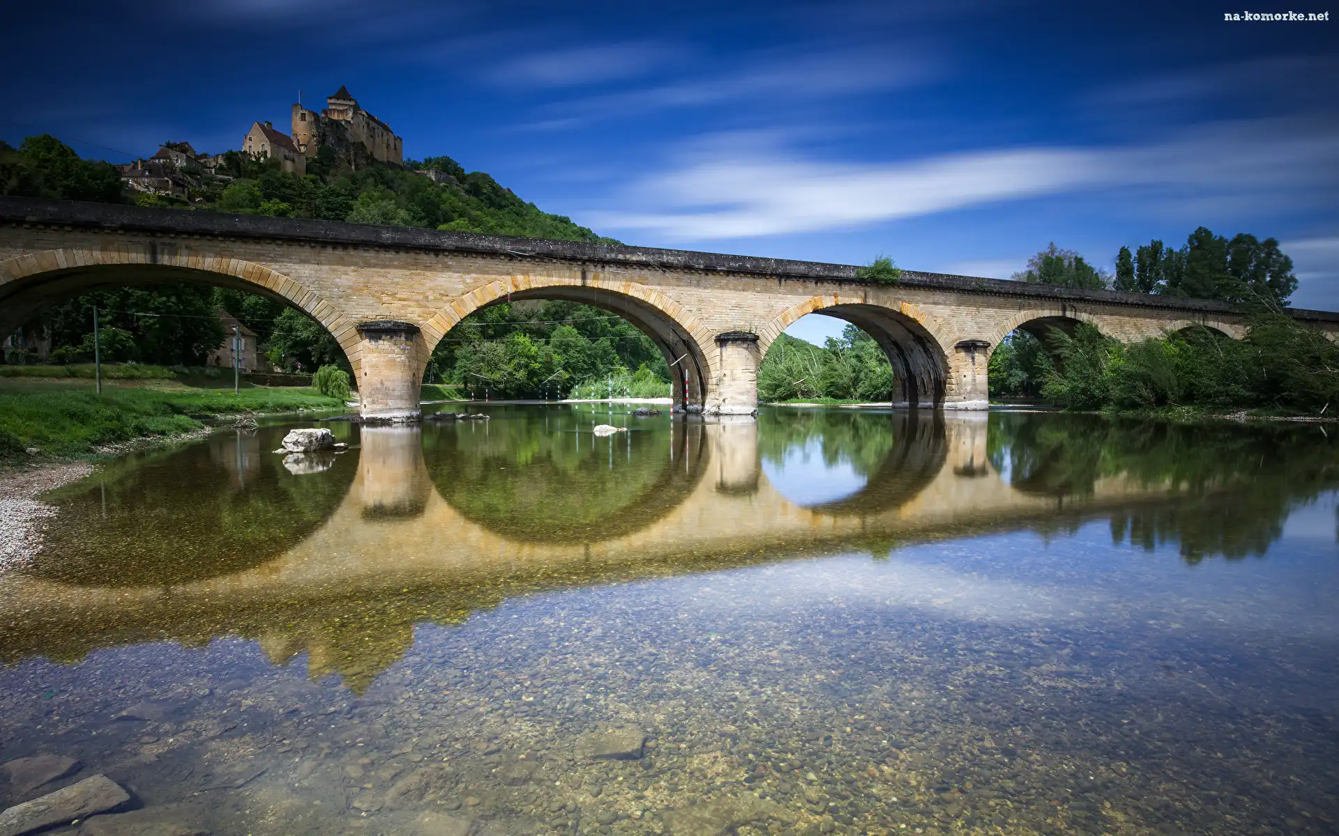 Most, Perigord, Wzgórze, Francja, Rzeka Dordogne, Zamek, Chateau Castelnaud la Chapelle, Drzewa