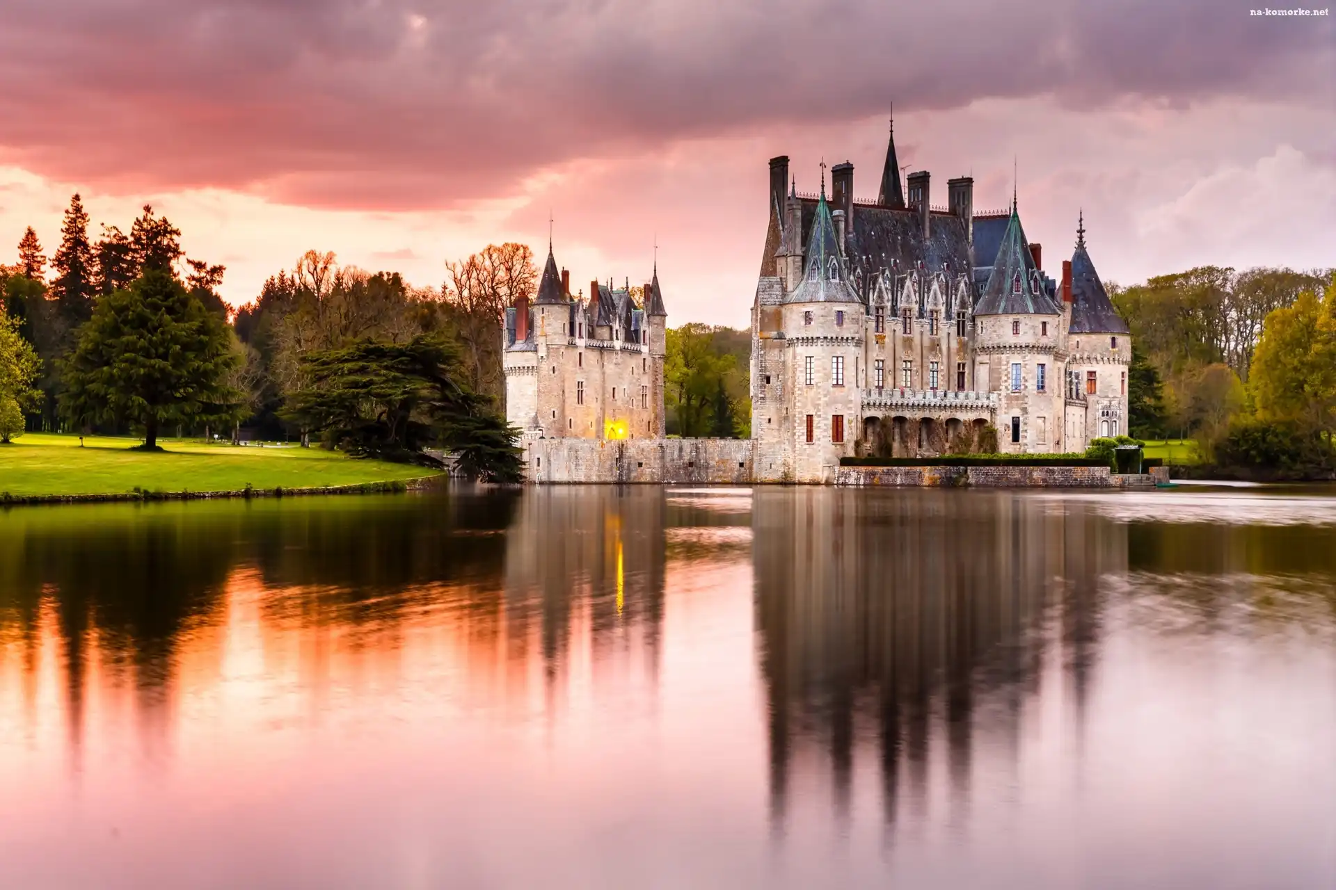 Zamek Bretesche, Park, Drzewa, Chateau de la Bretesche, Miejscowość Missillac, Francja, Jezioro