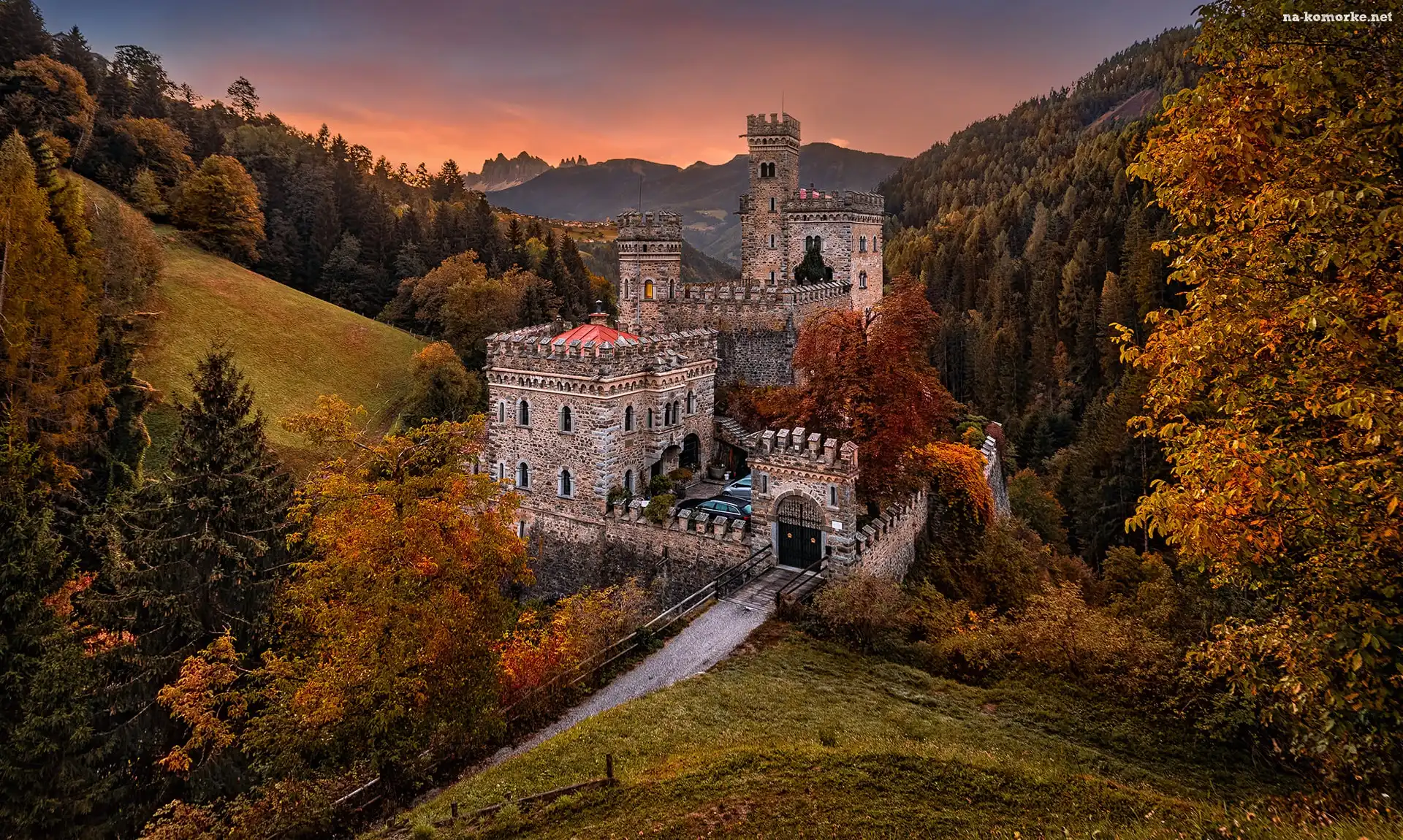Drzewa, Jesień, Włochy, Zachód słońca, Dolomity, Zamek Gernstein, Góry
