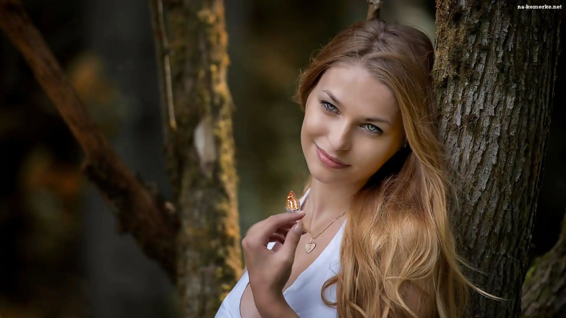 Blondynka, Drzewo, Park, Kobieta, Makijaż, Bizuteria, Motylek