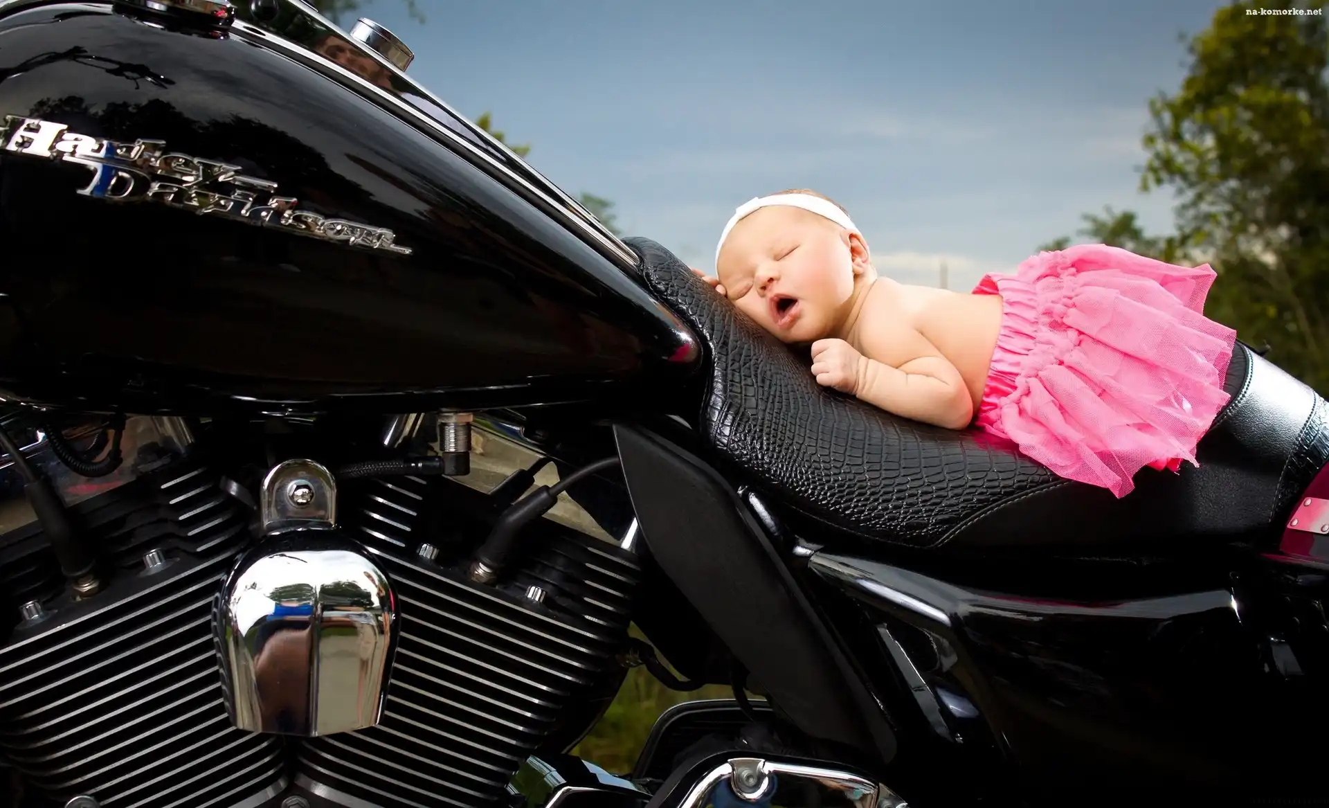 ÅšpiÄ…ca, Harley-Davidson, Dziewczynka, Motor