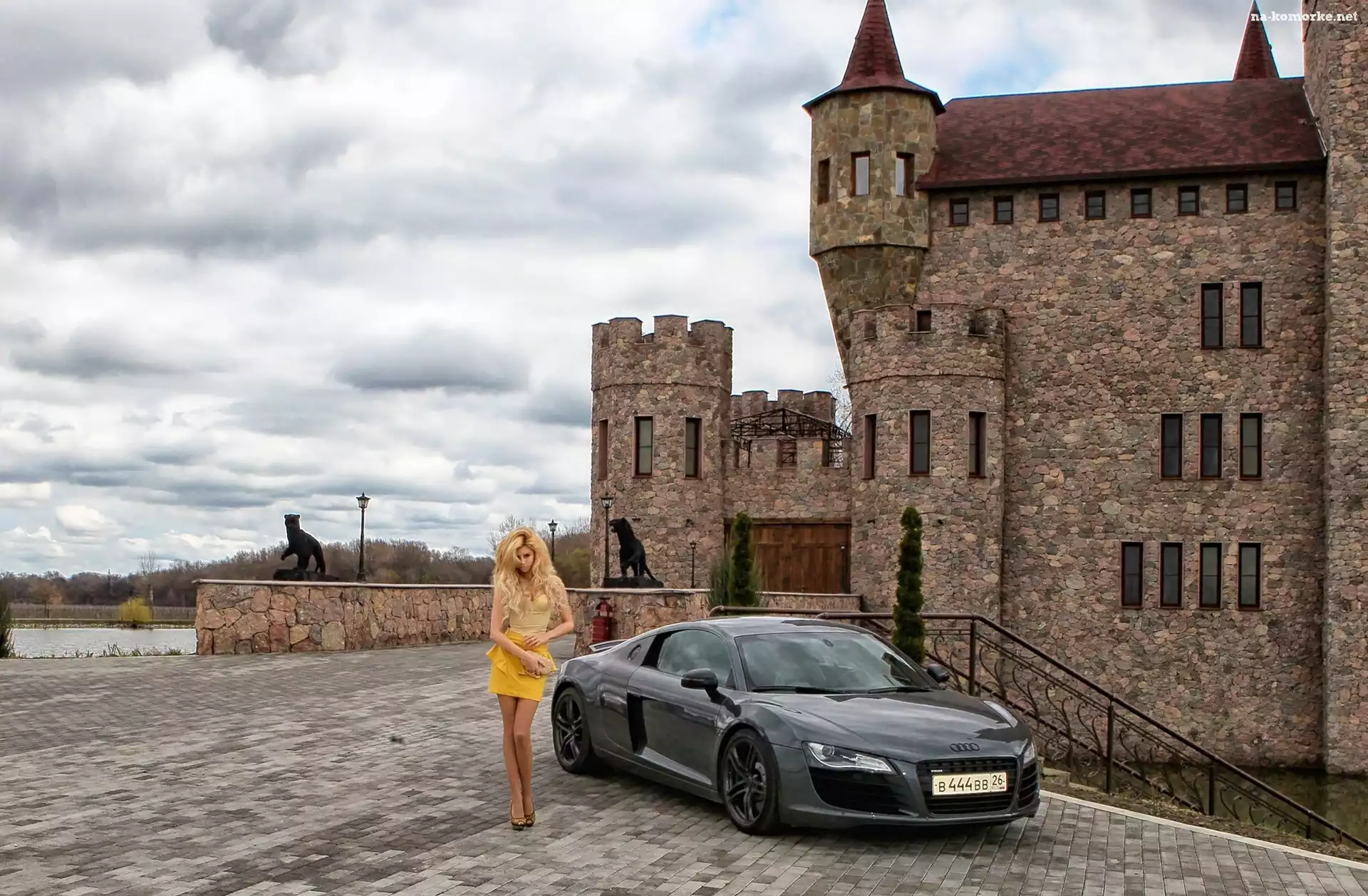 Ekaterina Fetisova, Audi R8, Zamek