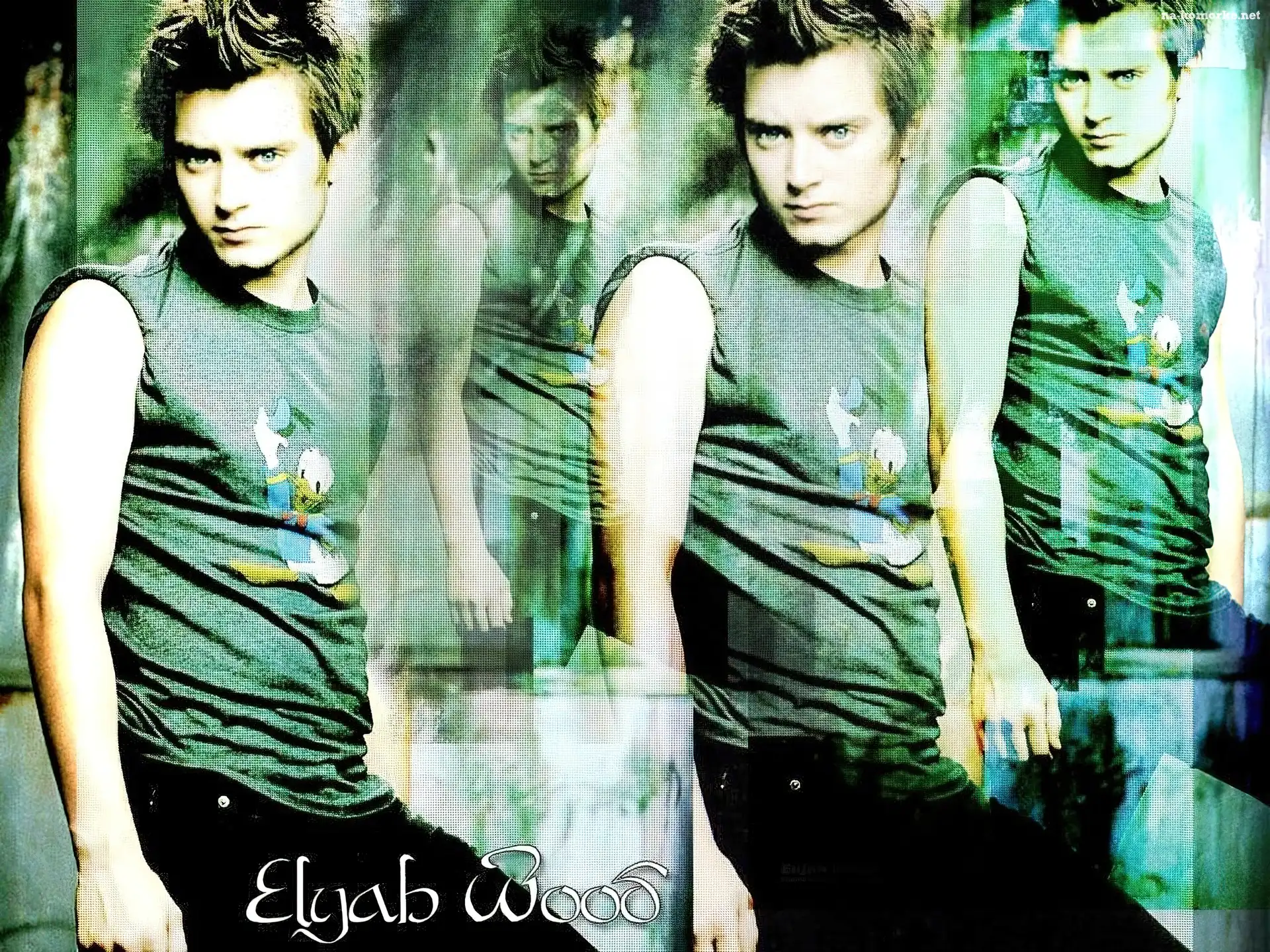 Elijah Wood, jasne włosy, czarne spodnie