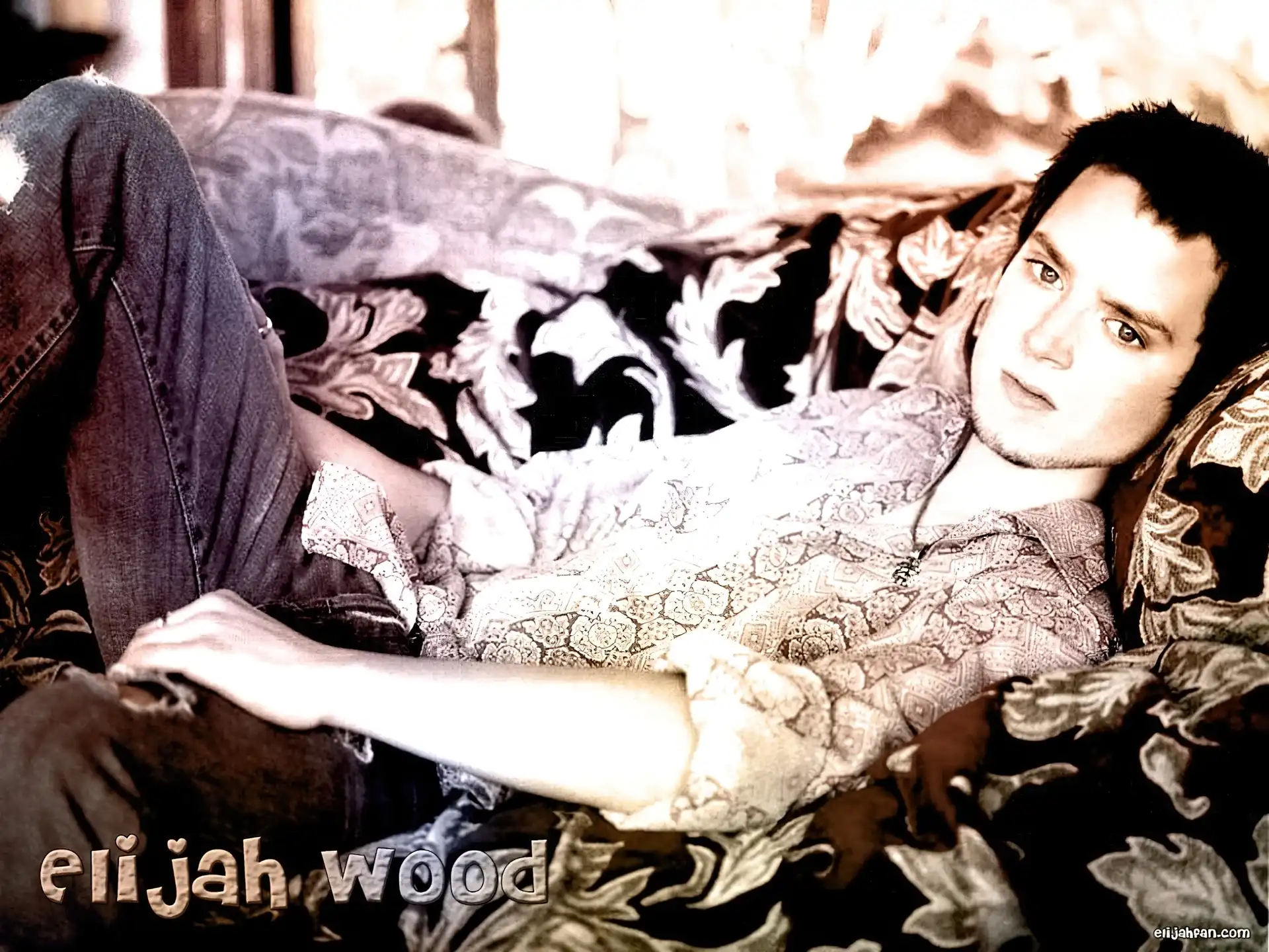 Elijah Wood, koszula, jeansy