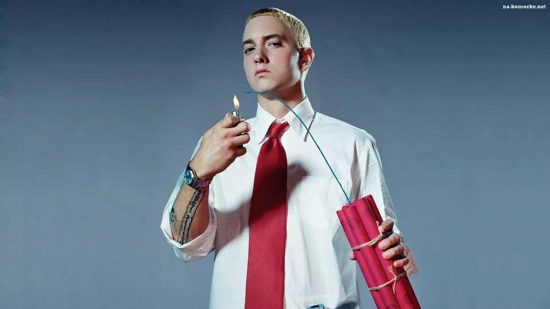 Eminem, Krawat, Dynamit, Zapalniczka