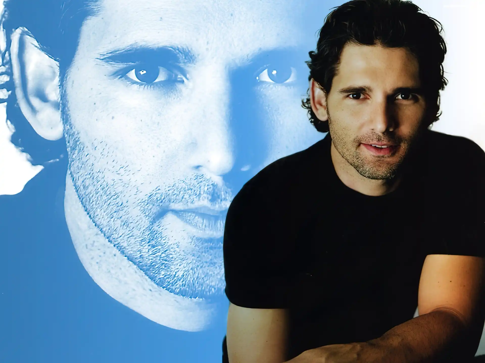 Eric Bana, czarna koszulka