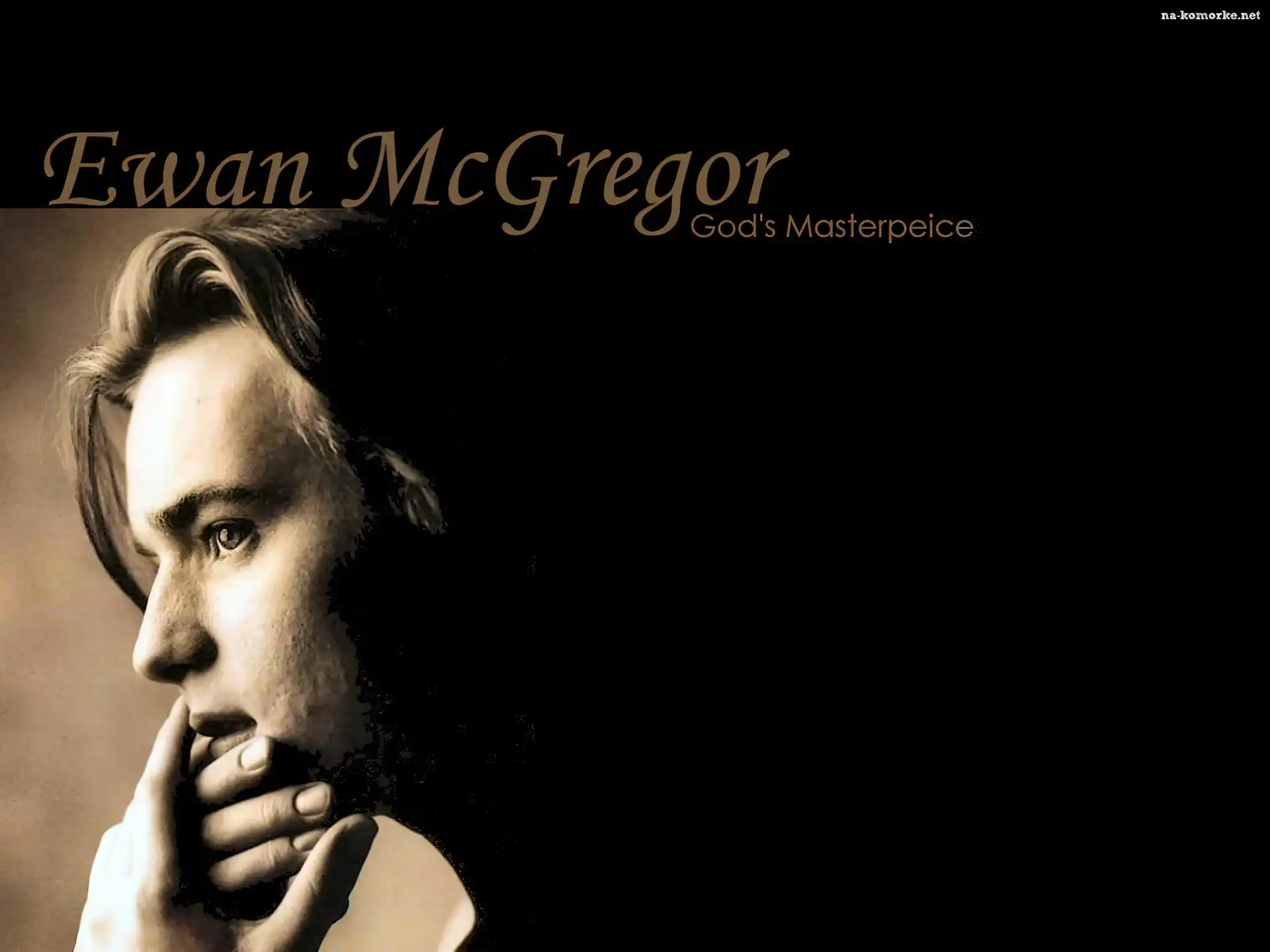 Ewan McGregor, profil twarzy, ręce