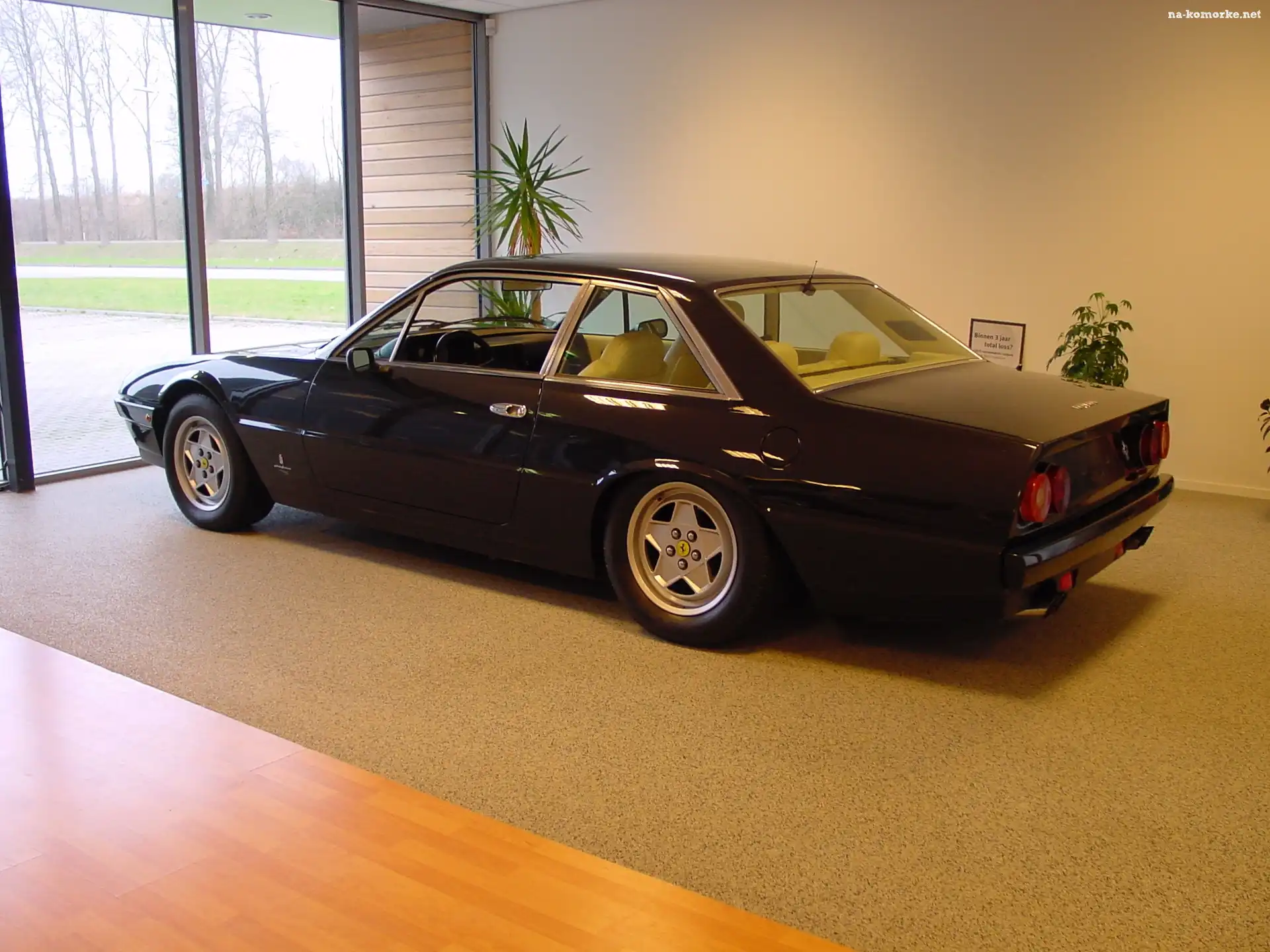 Ferrari 412, W, Pokoju