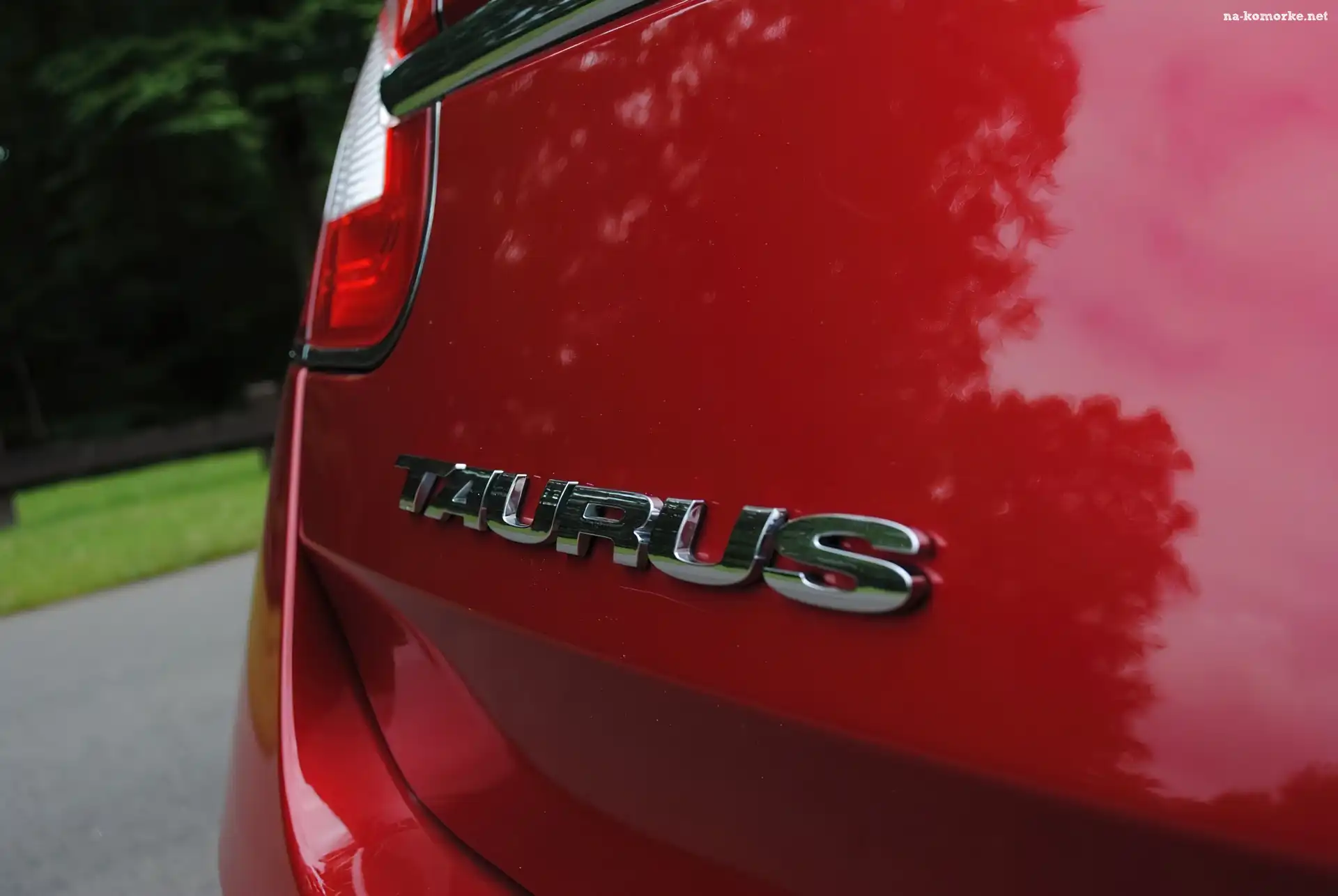 Emblemat, Ford Taurus