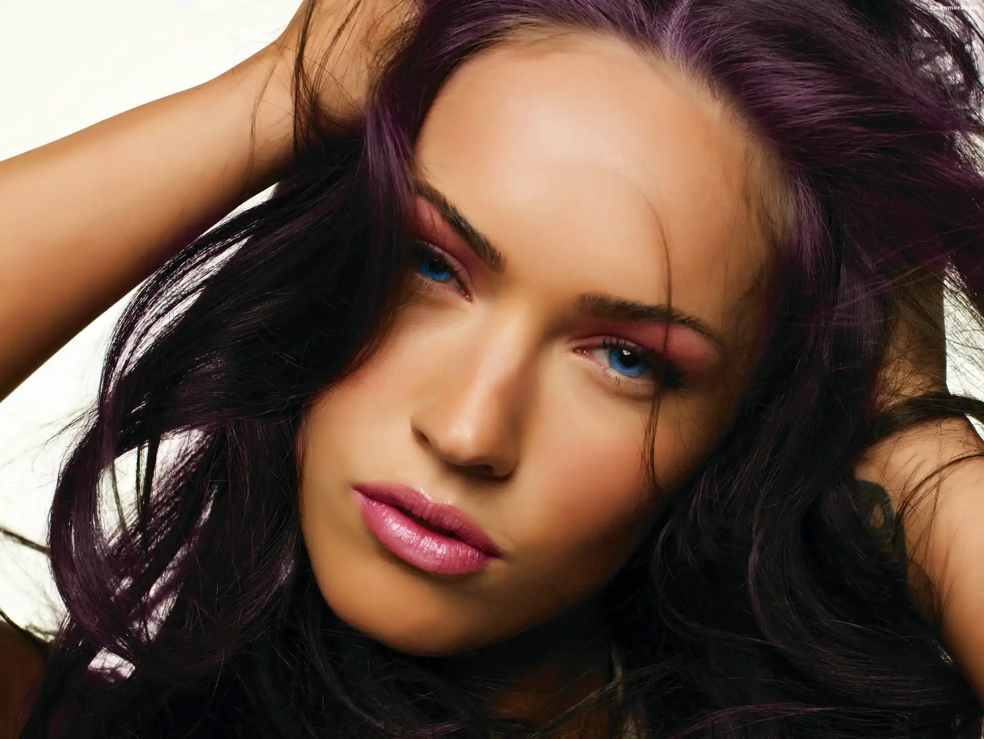 Megan Fox, Ręce