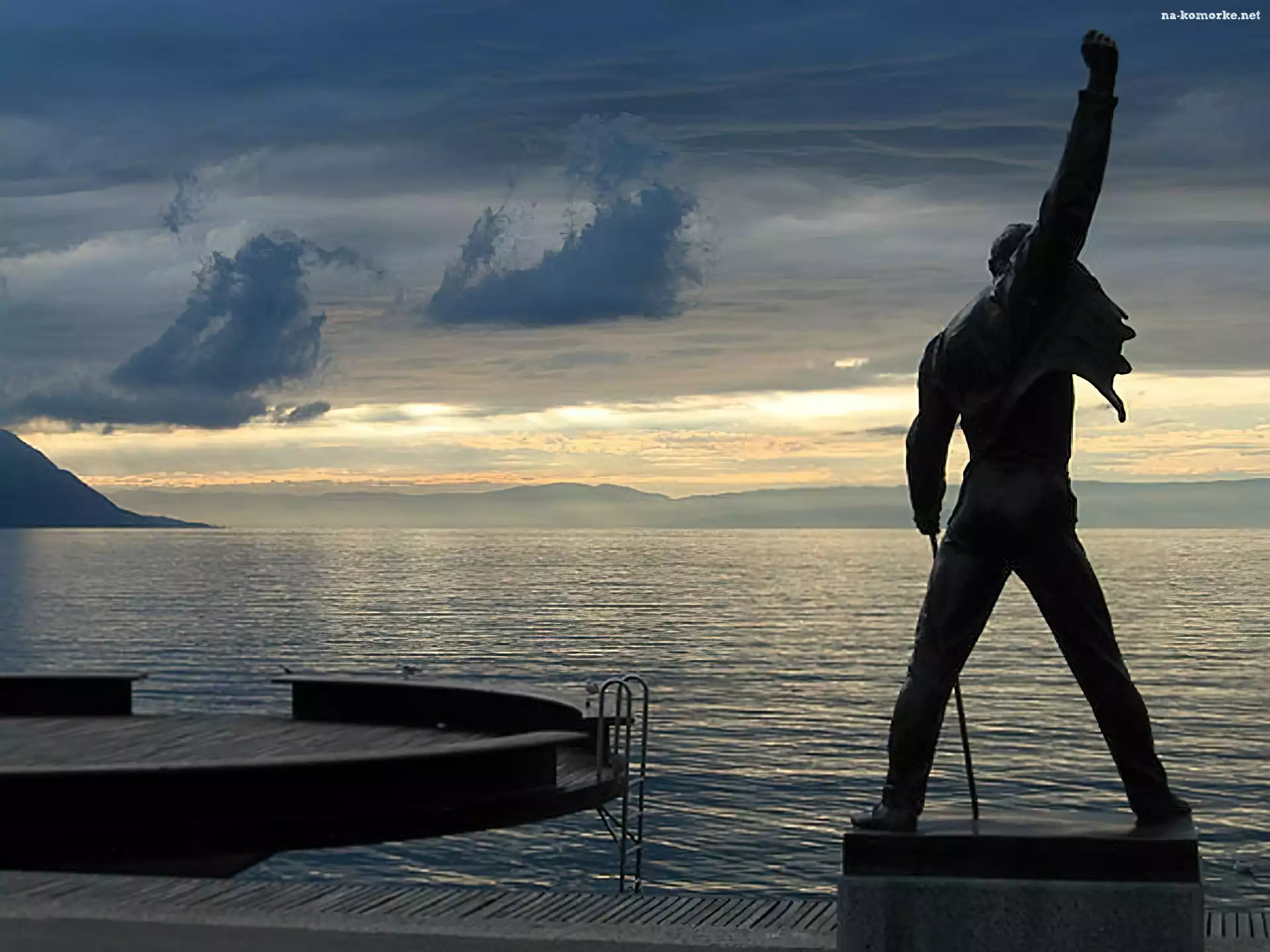 Freddie Mercury, Chmury, Woda, Ciemne