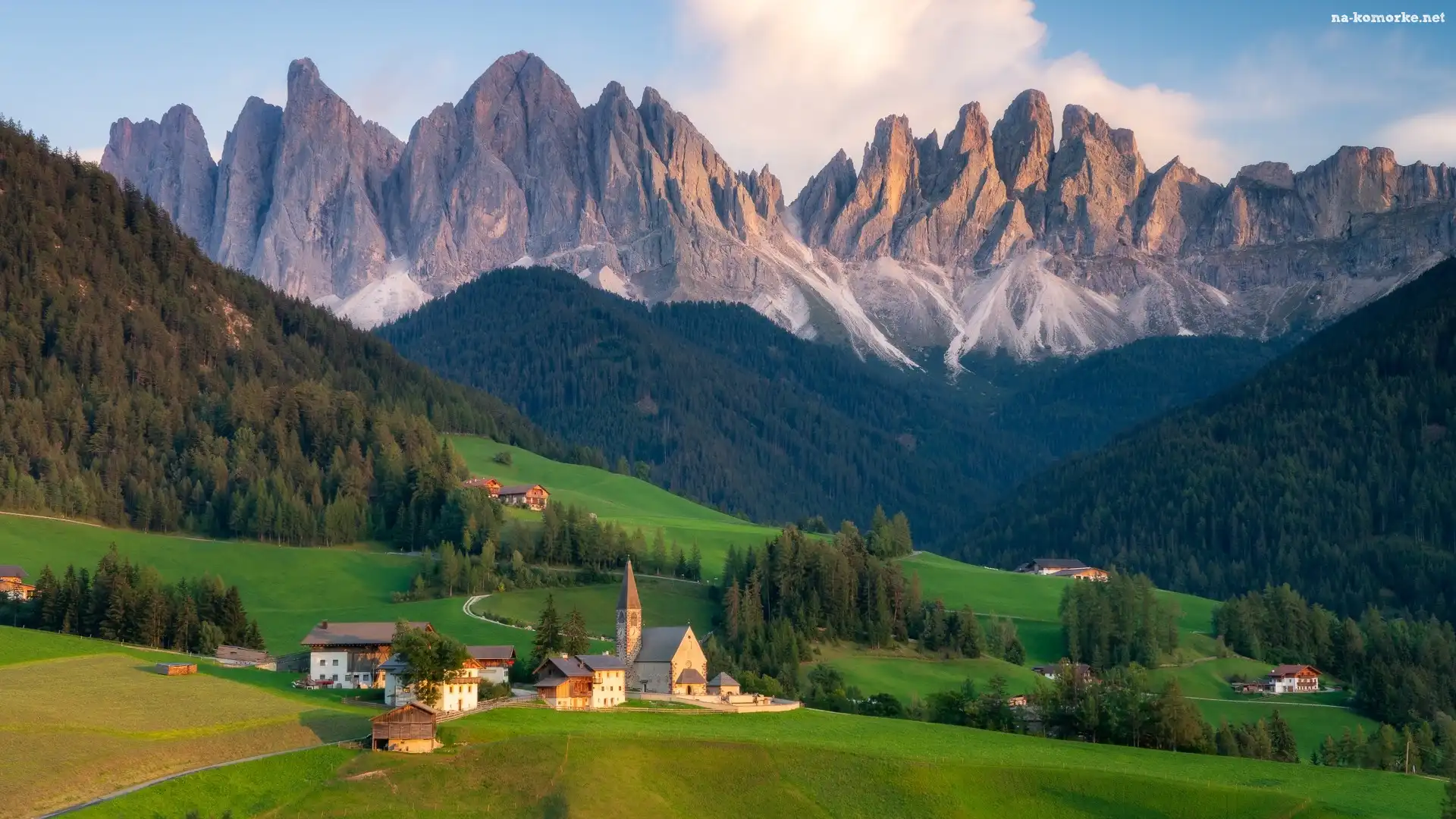 Góry, Drzewa, Val di Funes, Dolomity, Włochy, Domy, Wieś, Dolina, Santa Maddalena, Lasy, Chmury