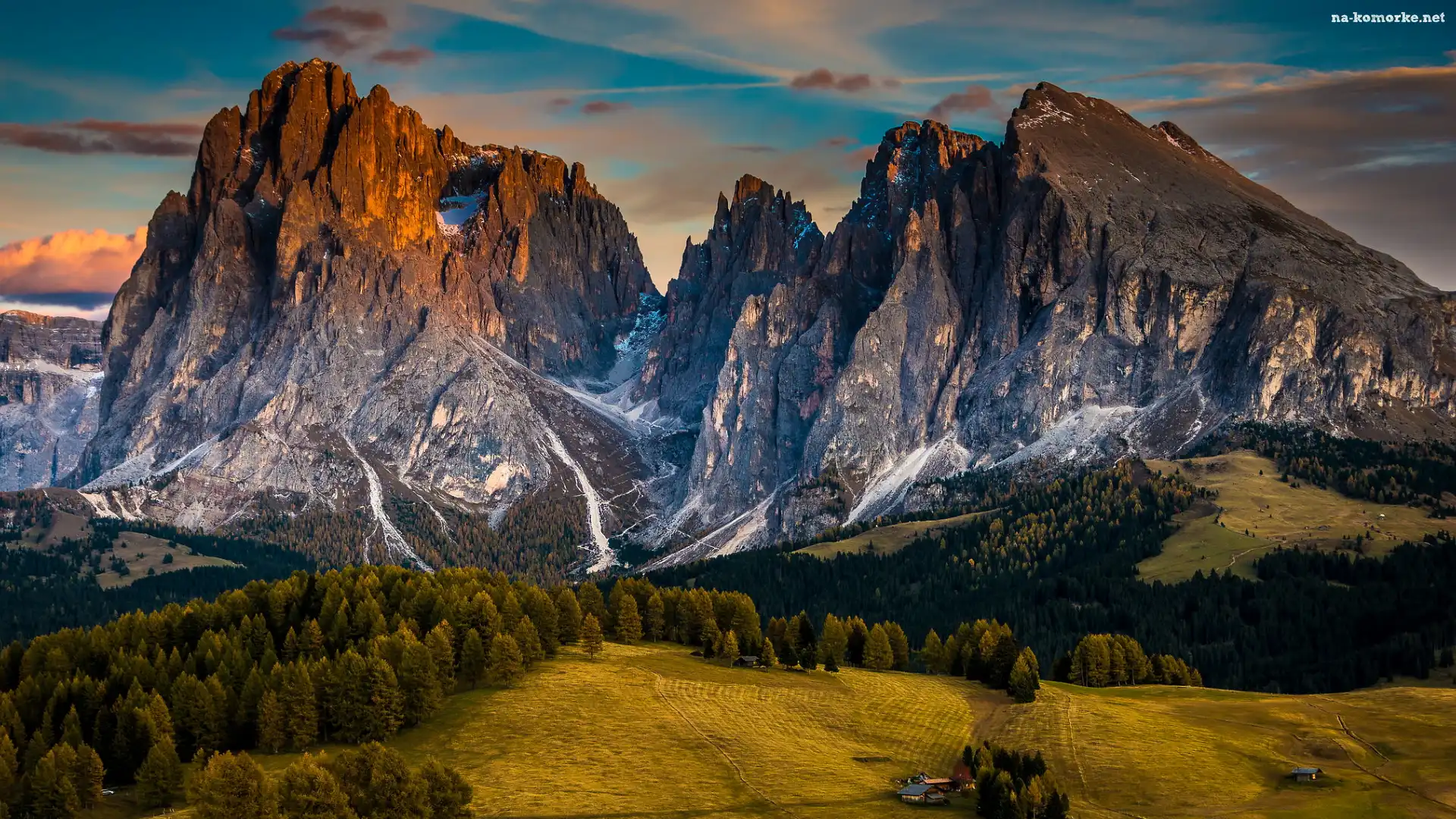 Dolina Val Gardena, Góry Sassolungo, Dolomity, Włochy, Płaskowyż Seiser Alm, Drzewa