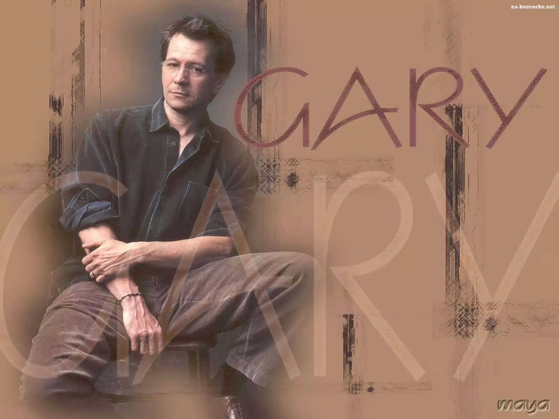 Gary Oldman, koszula, okulary