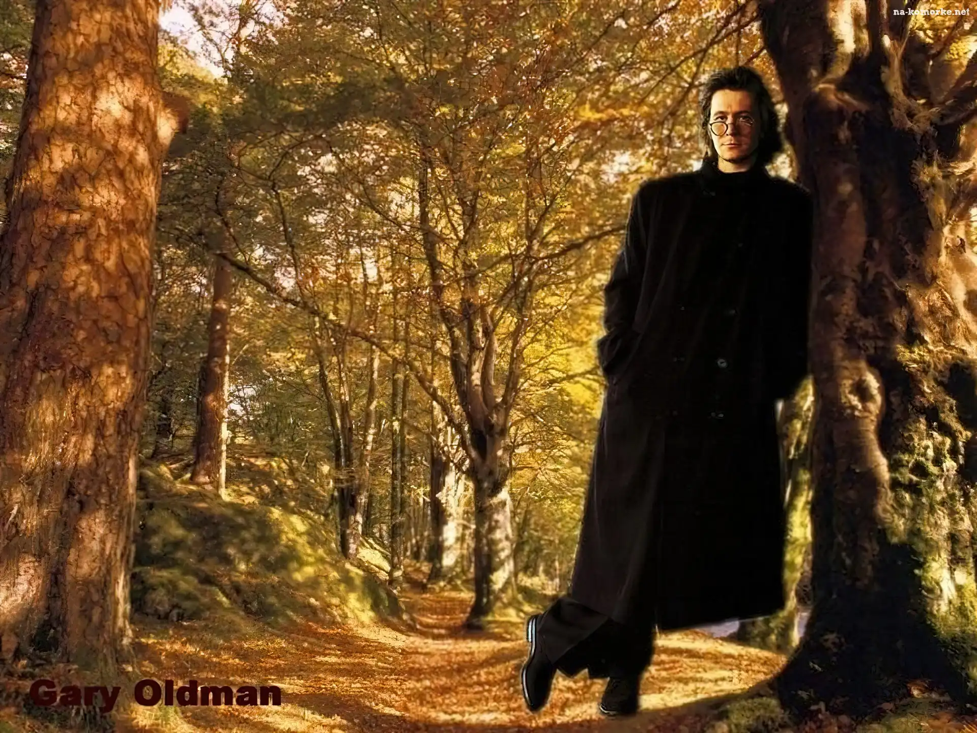 Gary Oldman, płaszcz, drzewa