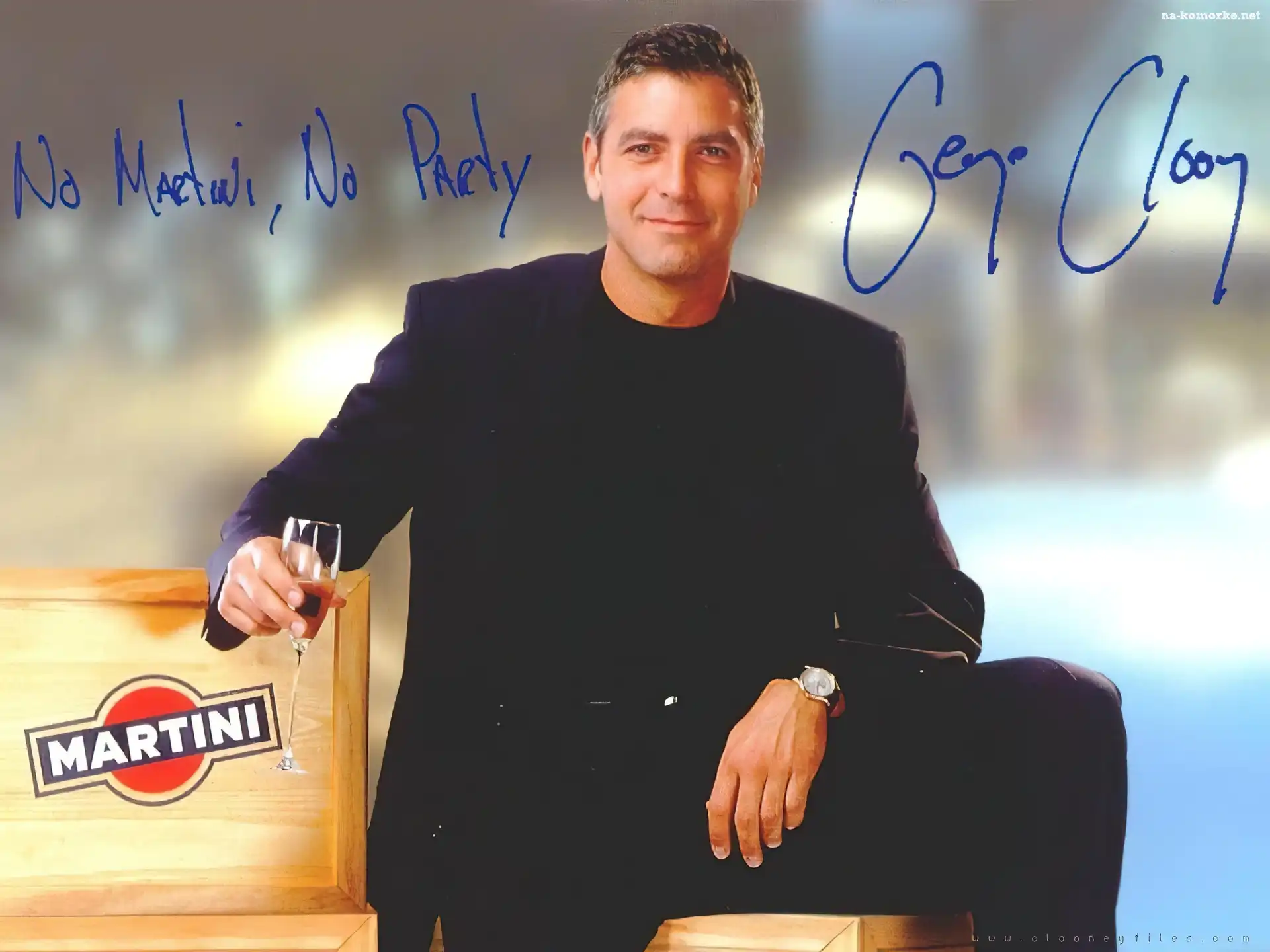 George Clooney, martini, czarny strój