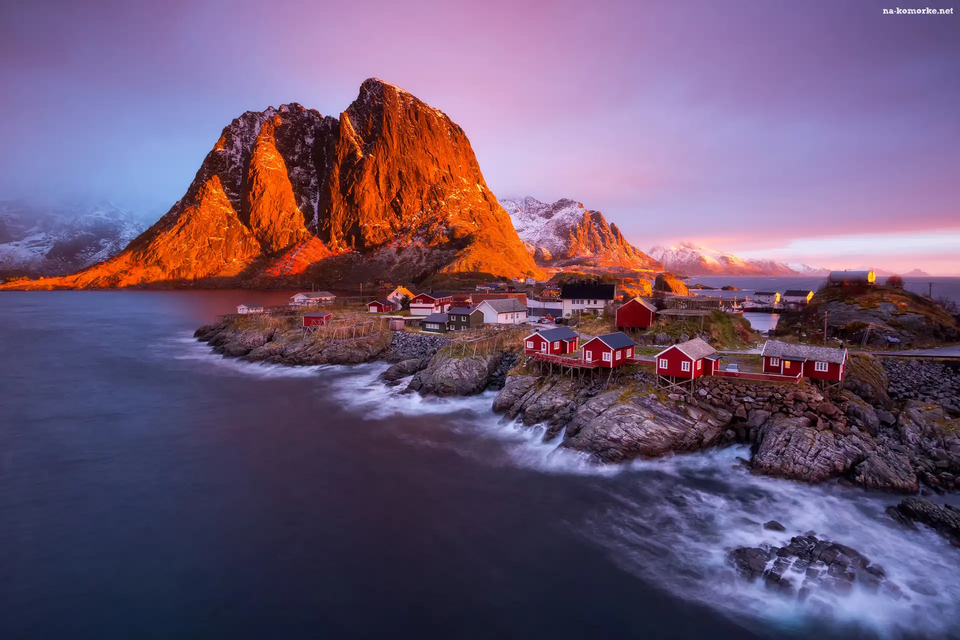 Norwegia, Skały, Góra Higravstinden, Domy, Góry, Morze Norweskie, Lofoty, Wioska Reine