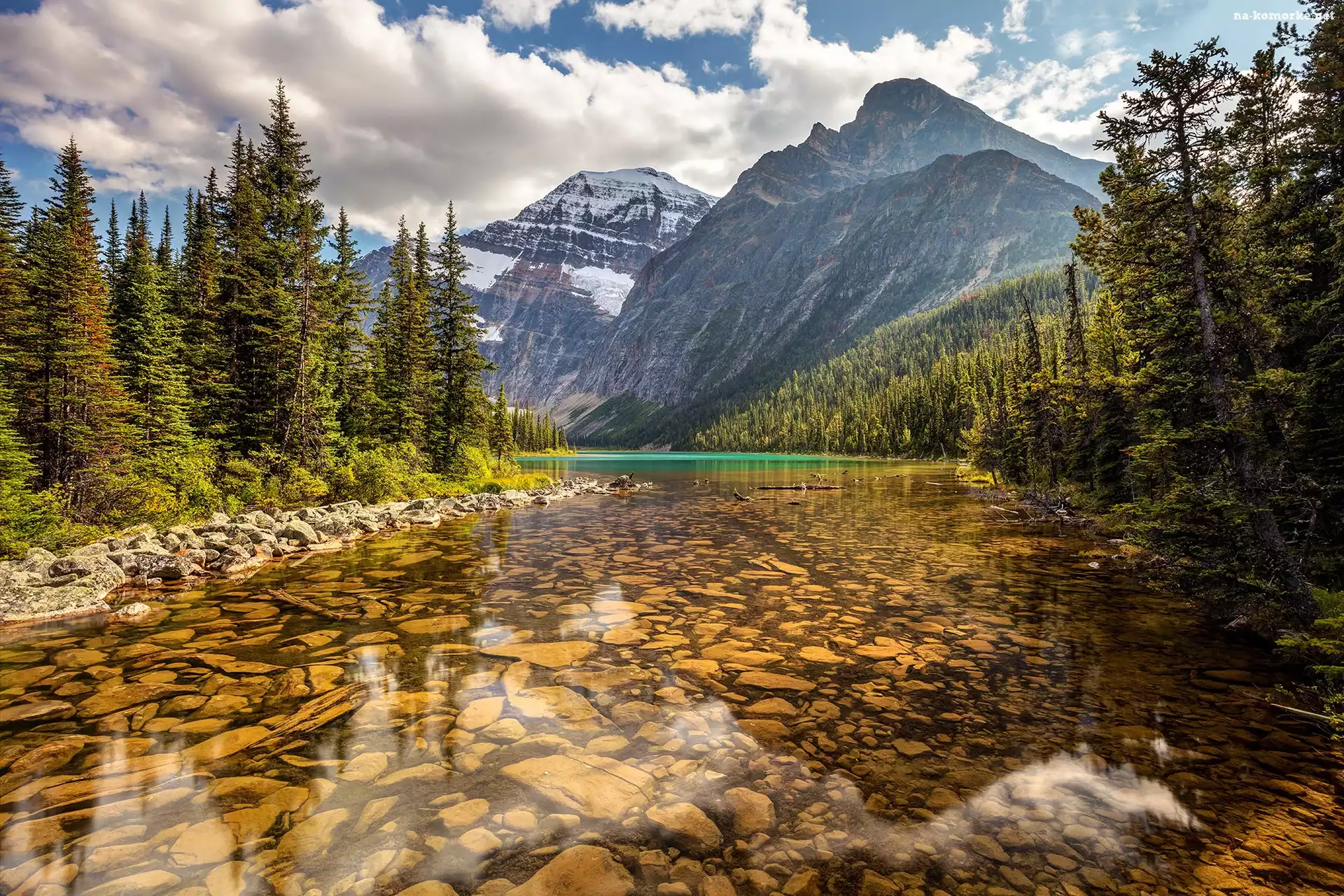 Góra Mount Edith Cavell, Park Narodowy Jasper, Drzewa, Rzeka Astoria River, Kanada, Góry, Alberta, Kamienie, Chmury