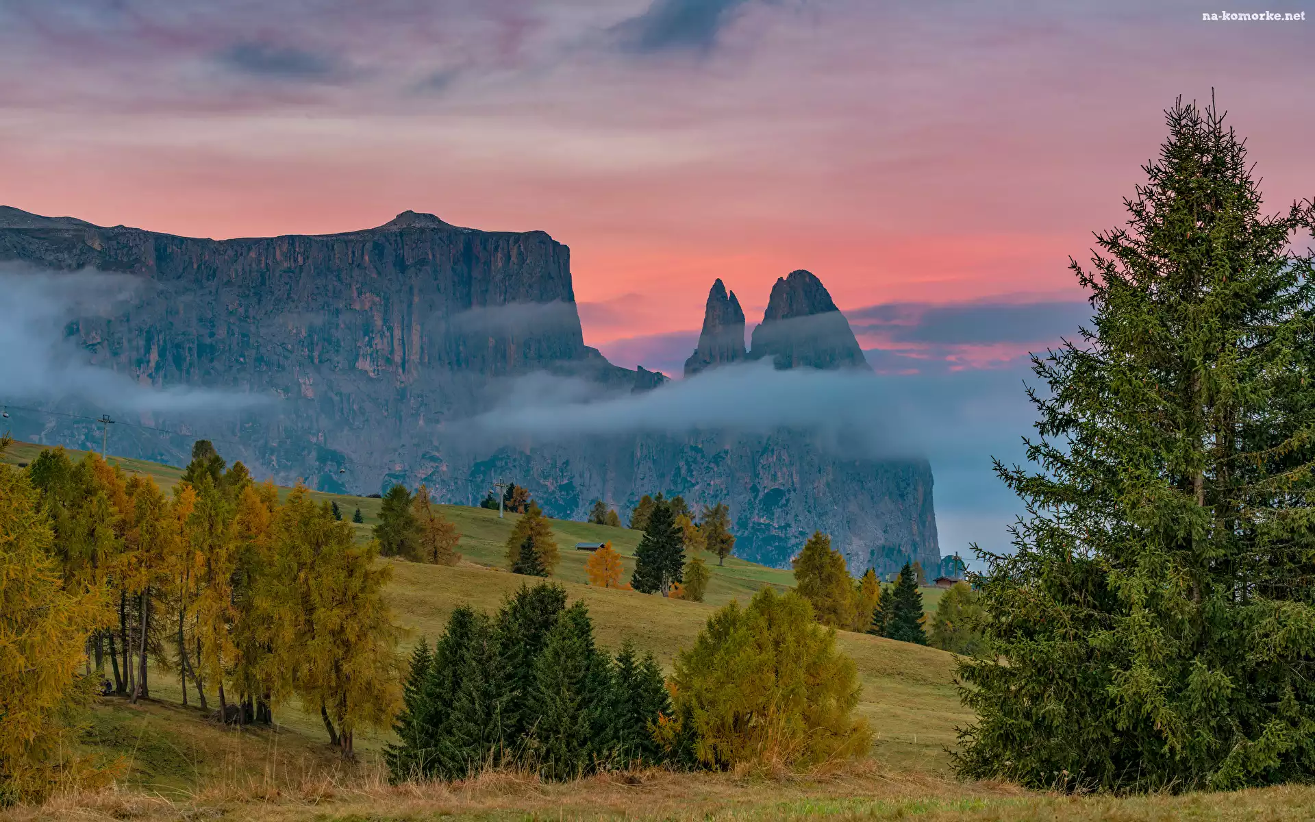 Tyrol, Mgła, Dolomity, Polana, Góra Schlern, Góry, Las, Drzewa, Skały, Włochy