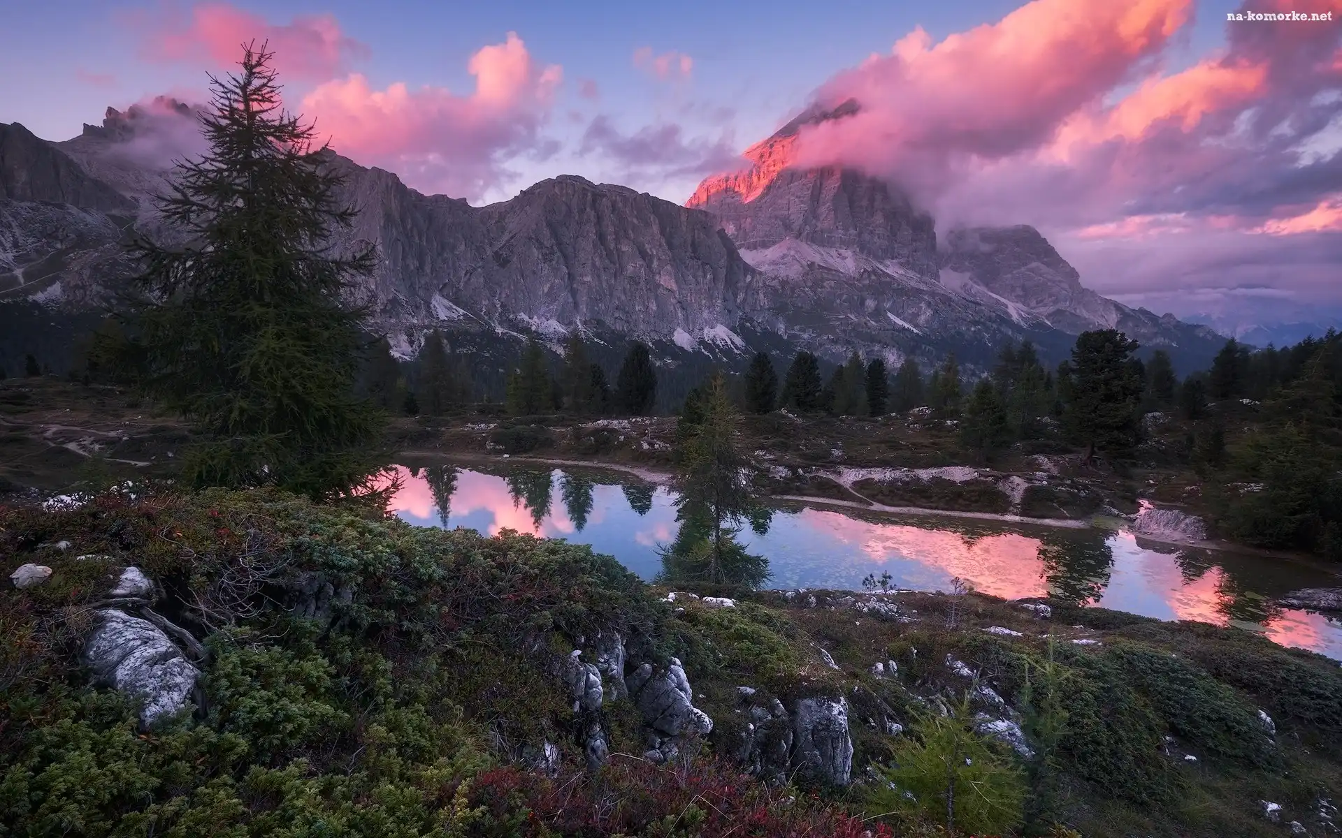 Jezioro, Lago Limides, Włochy, Chmury, Dolomity, Drzewa, Góry