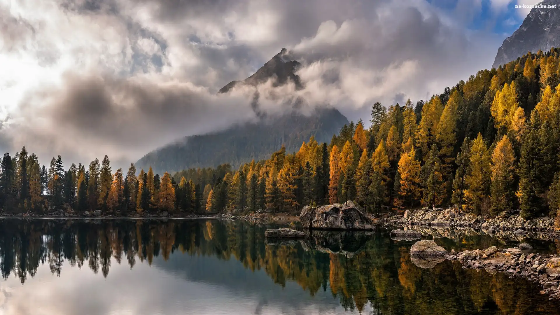 Góry, Kanton Ticino, Dolina Valle di Campo, Szwajcaria, Jezioro Lago di Saoseo, Las, Skały, Chmury