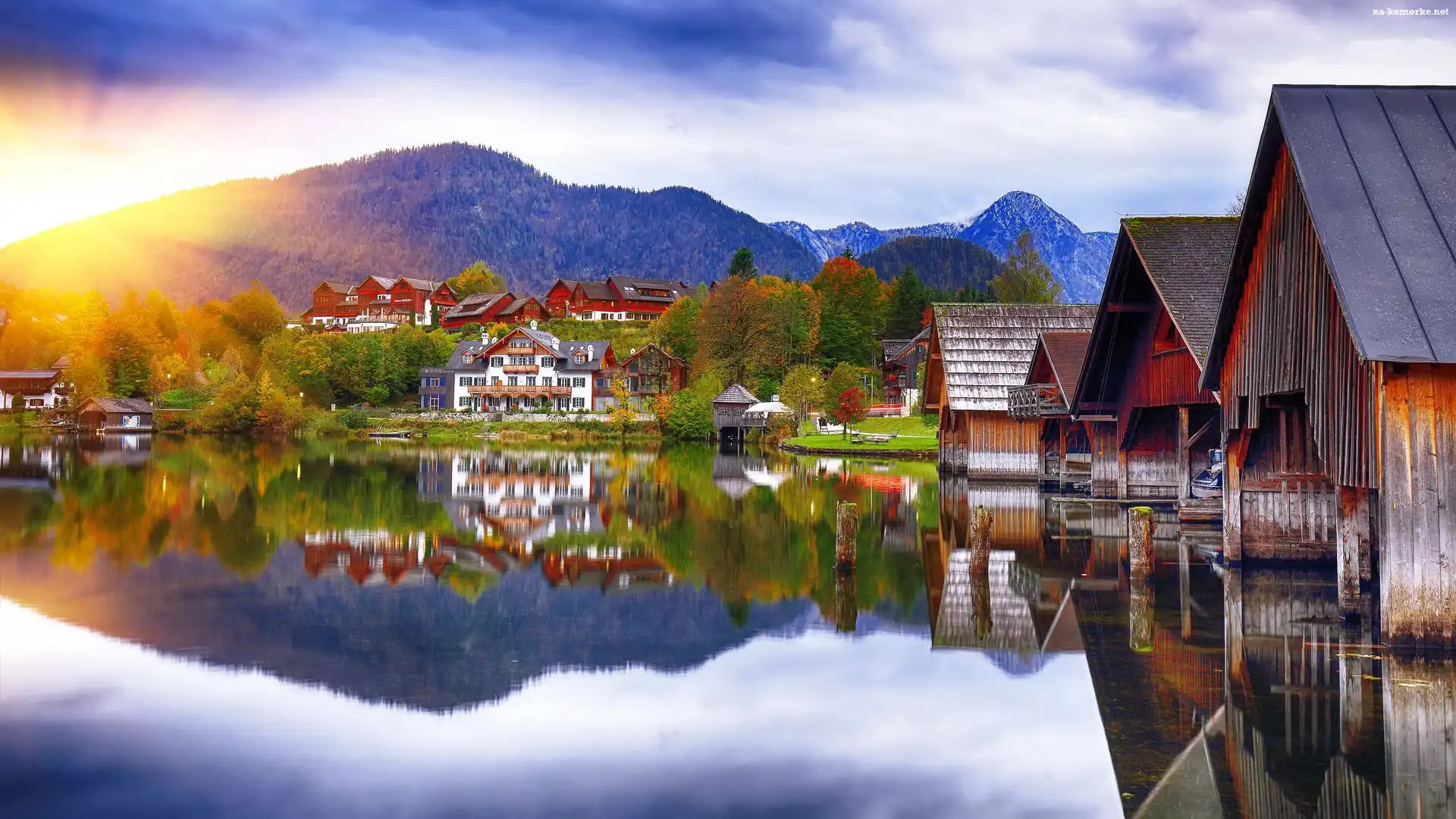 Jezioro Grundlsee, Wschód słońca, Odbicie, Styria, Austria, Domy, Góry