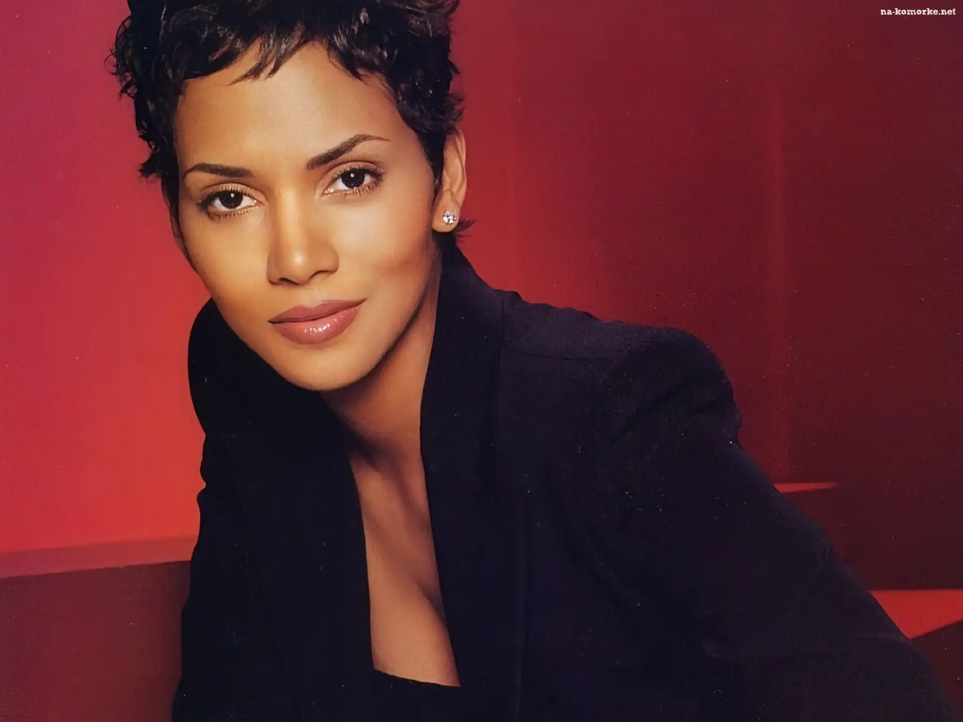 Halle Berry, czarna, marynarka