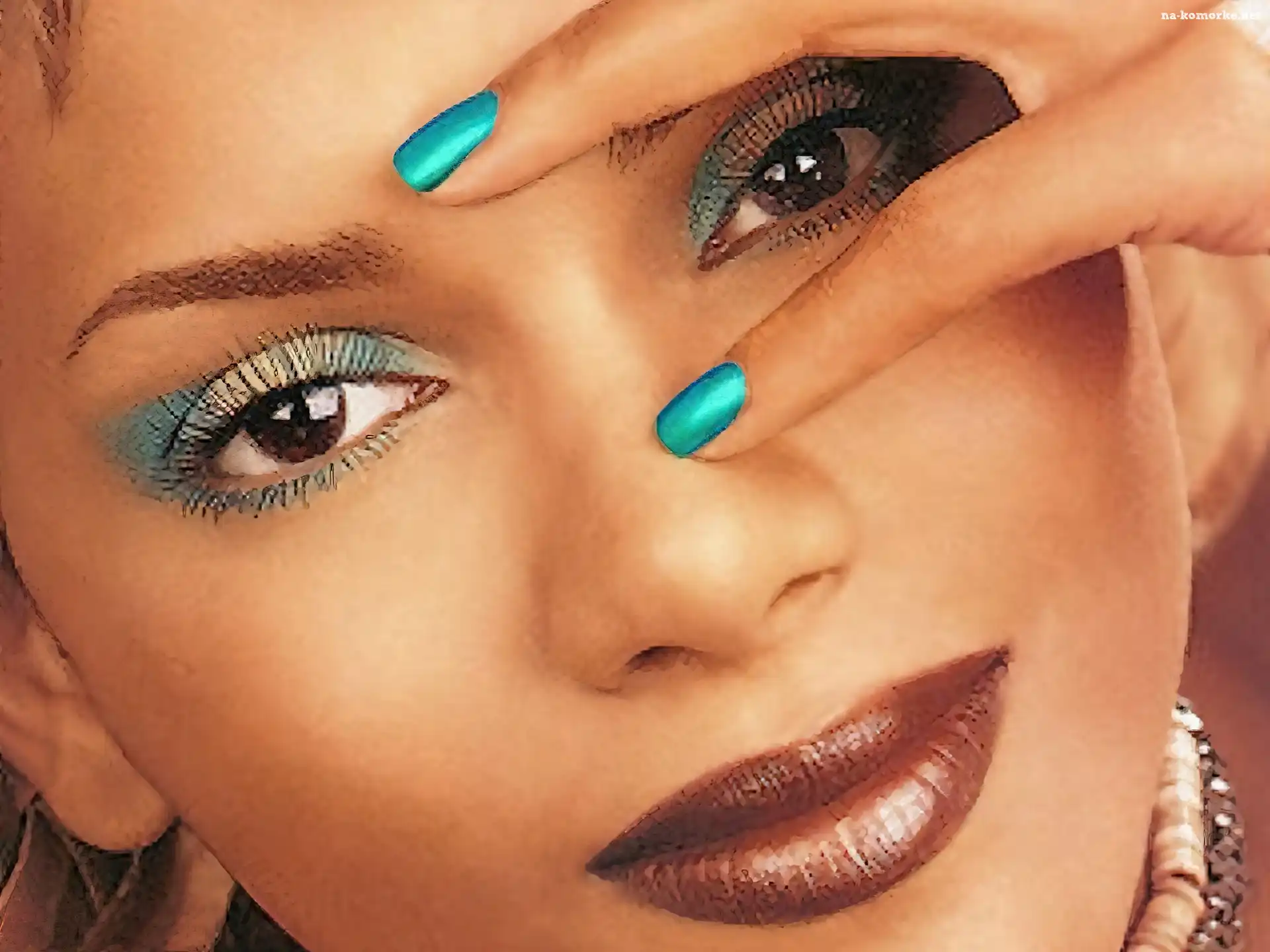 Halle Berry, paznokcie, makijaż, turkusowe