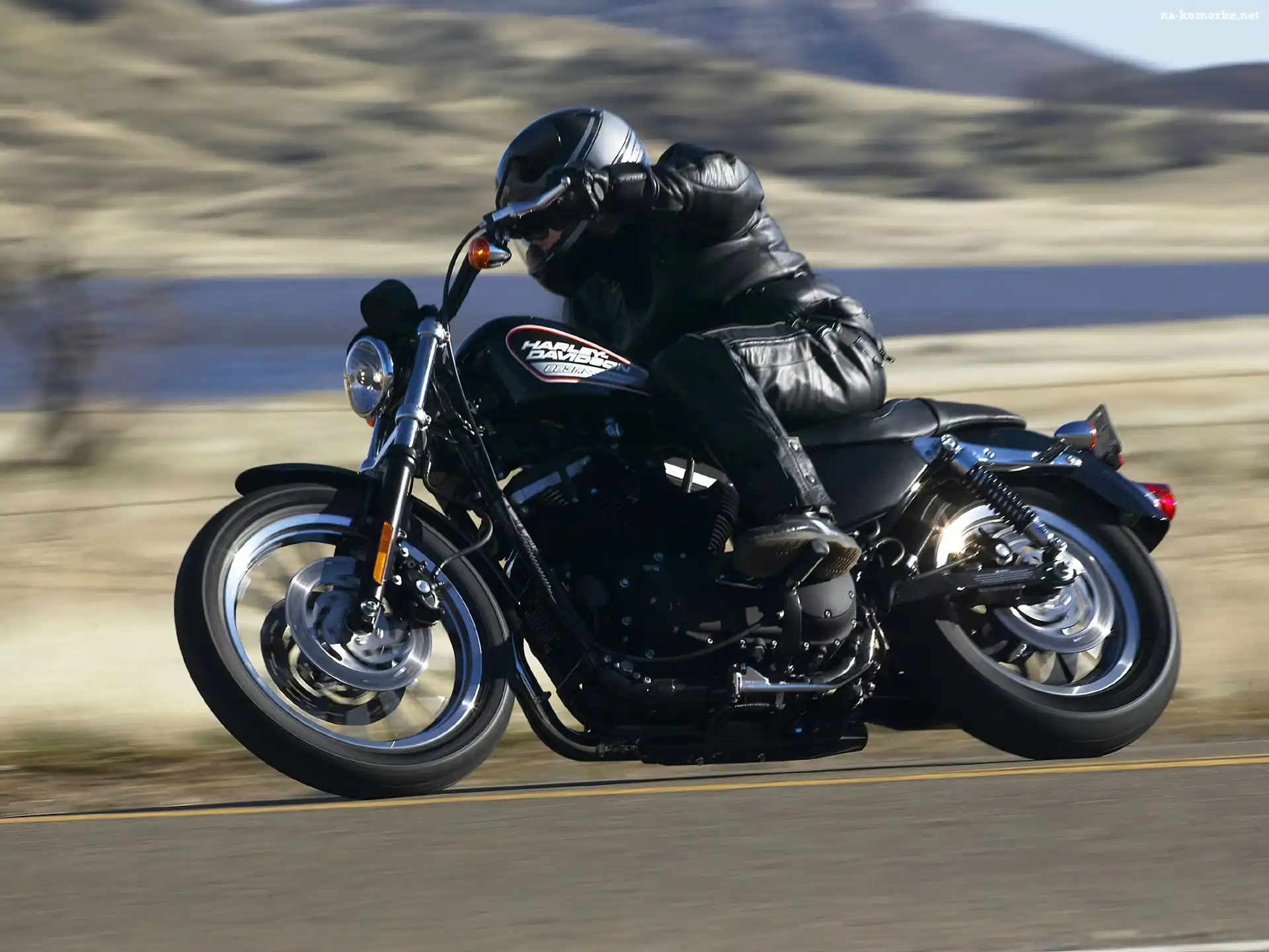 Harley Davidson Sportster XL883R, Podnóżki