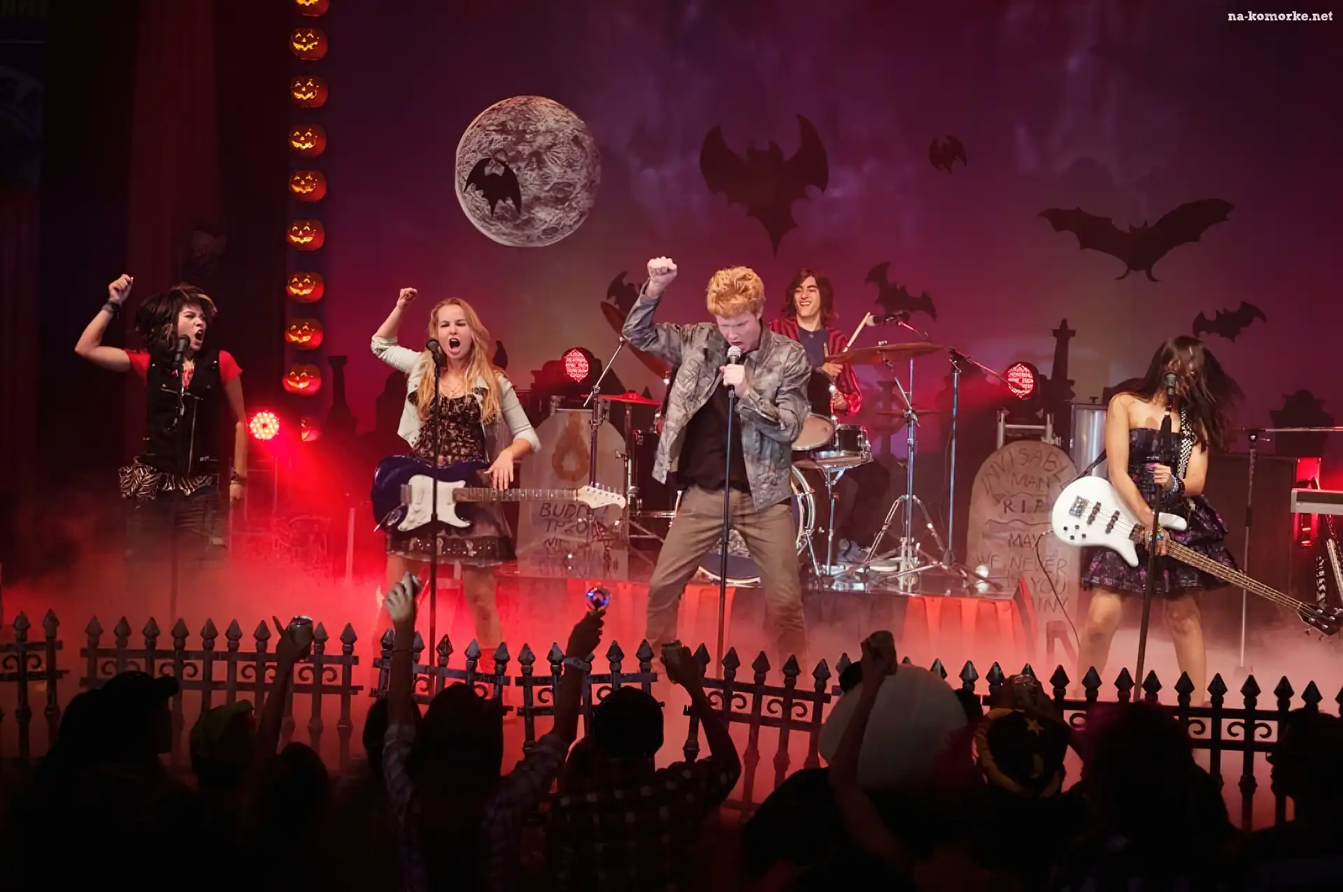 Adam Hicks, Blake Michael, Bridgit Mendler, Hayley Kiyoko