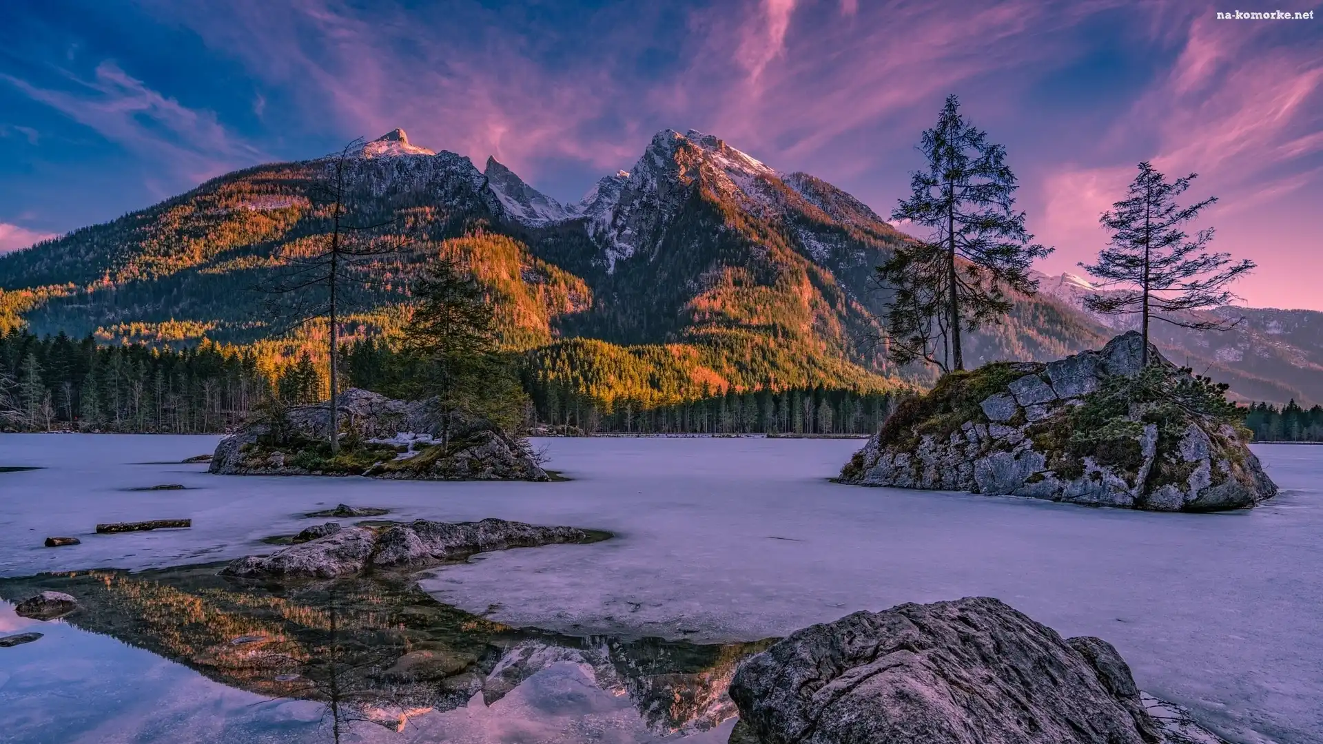 Jezioro Hintersee, Bawaria, Niemcy, Świerki, Góry Alpy, Skały