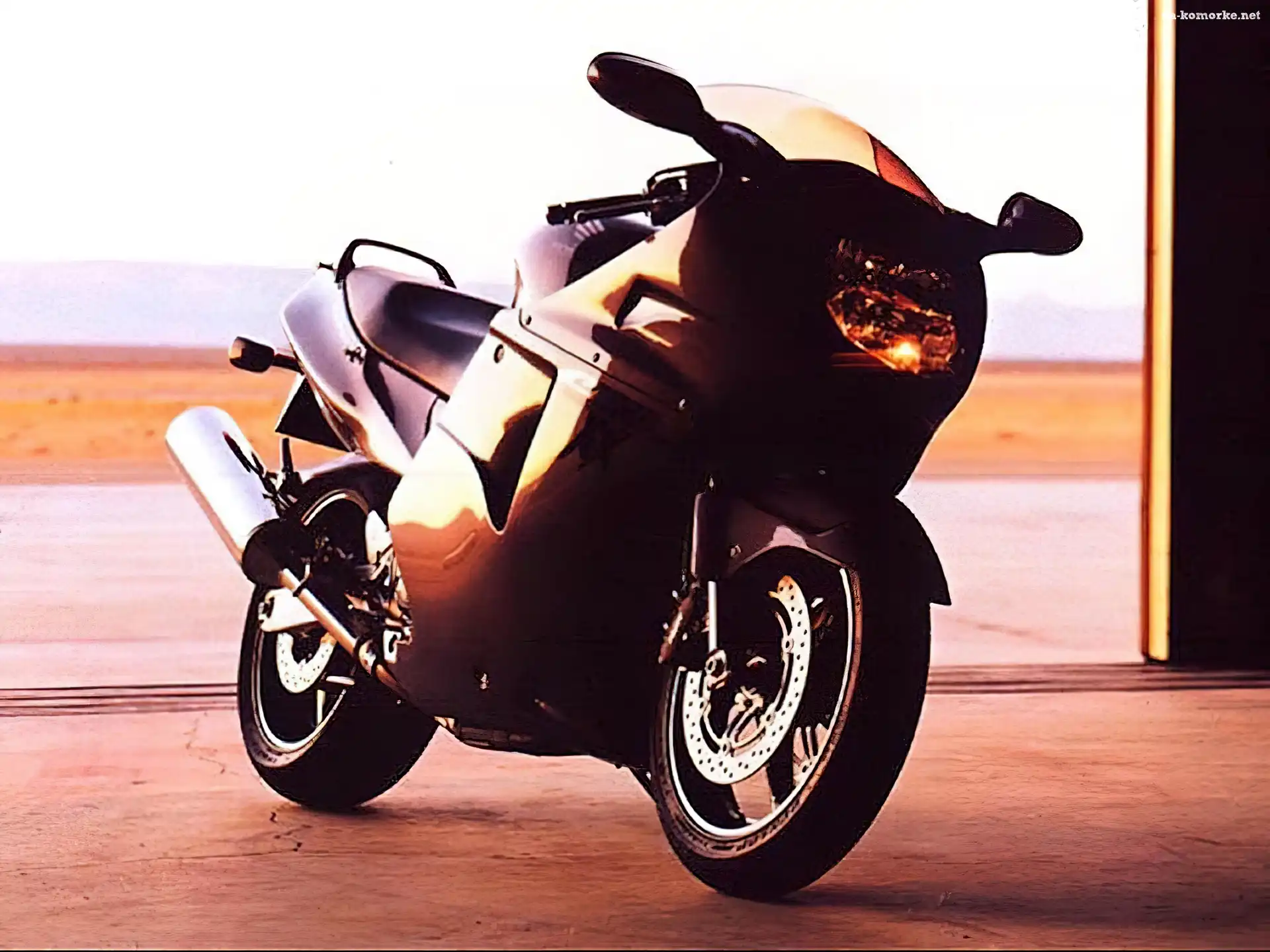 Honda CBR 1100 XX, Wydech