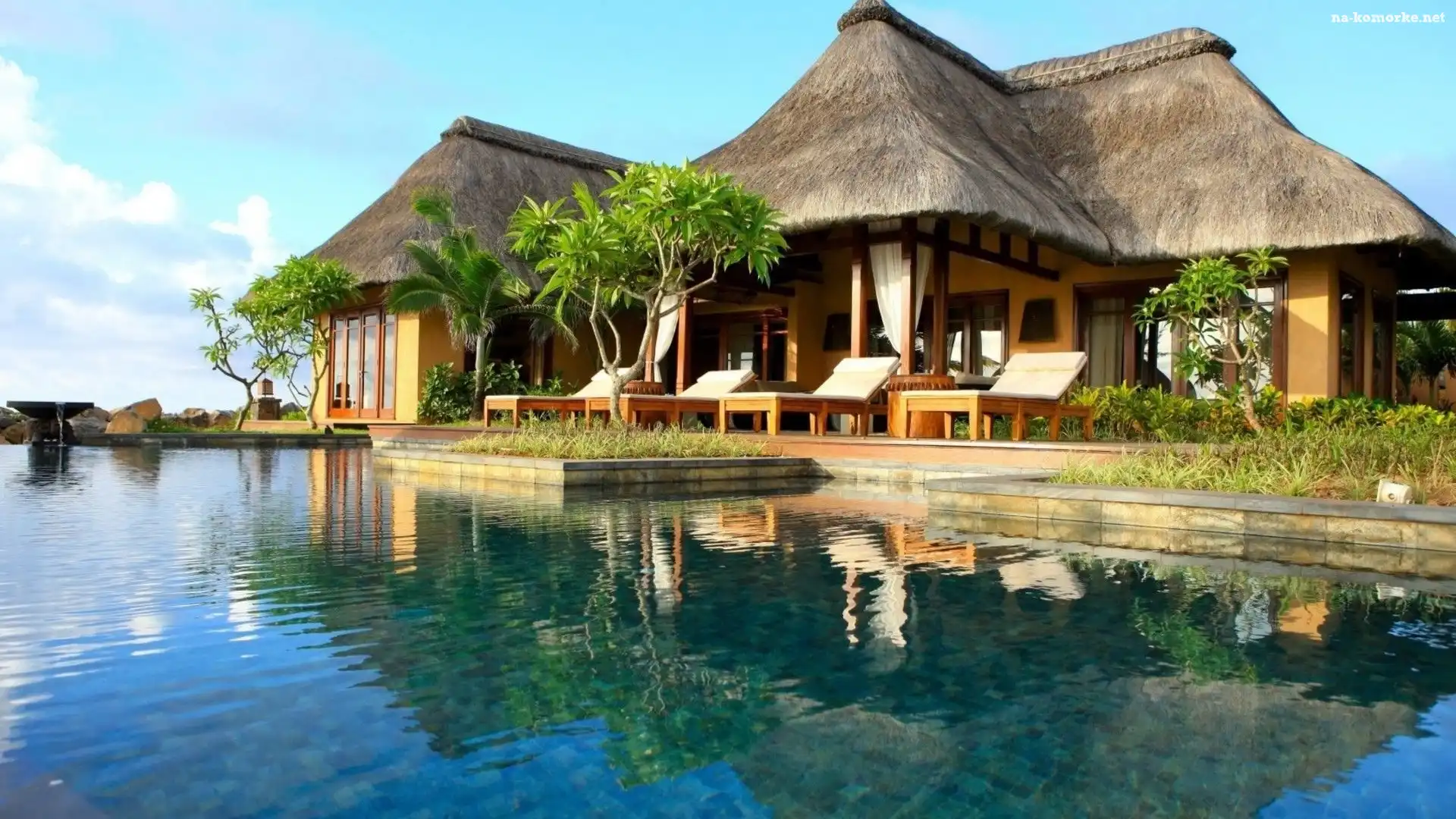 Hotelik, Basen