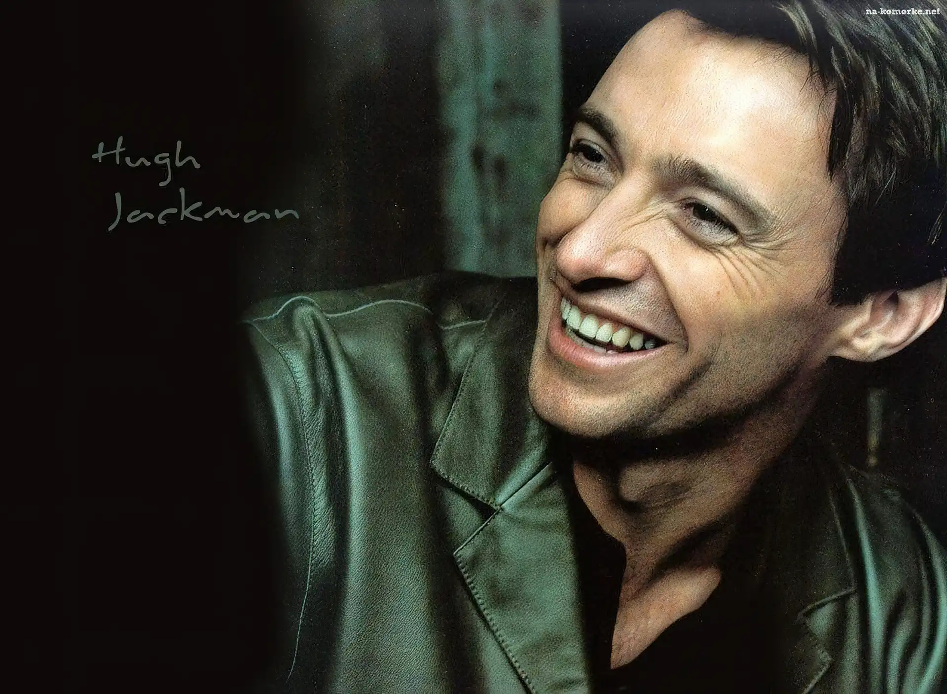 Hugh Jackman, ciemne włosy, uśmiech