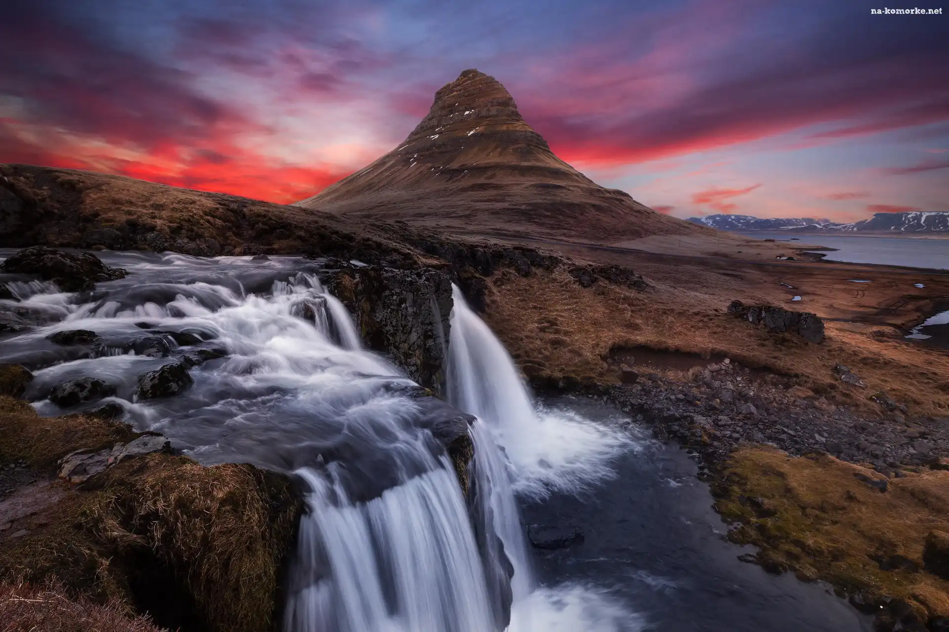 Zachód sÅ‚oÅ„ca, Islandia, Półwysep Snæfellsnes, Góra Kirkjufell, Wodospad Kirkjufellsfoss