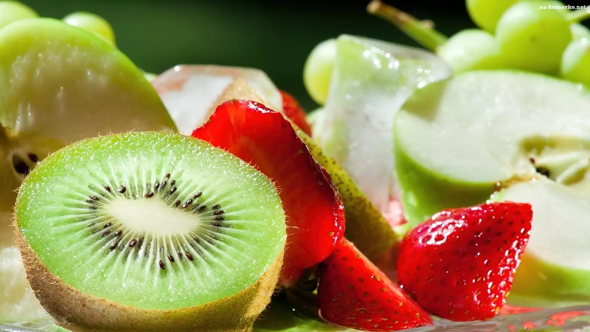 Jabłka, Winogrona, Kiwi, Truskawki