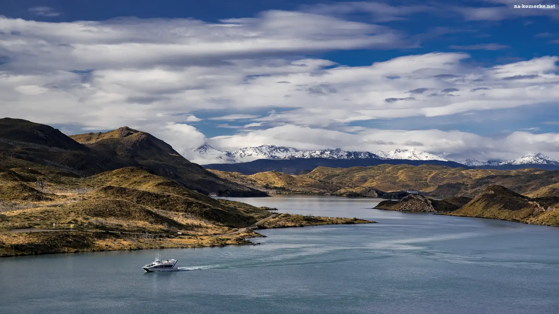 Chile, Jezioro Lake Pehoe, Jacht, Park Narodowy Torres del Paine, Góry Cordillera del Paine