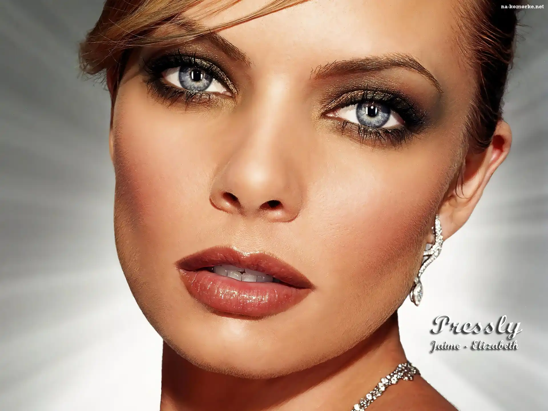 Jaime Elizabeth Pressly, Usta, Oczy