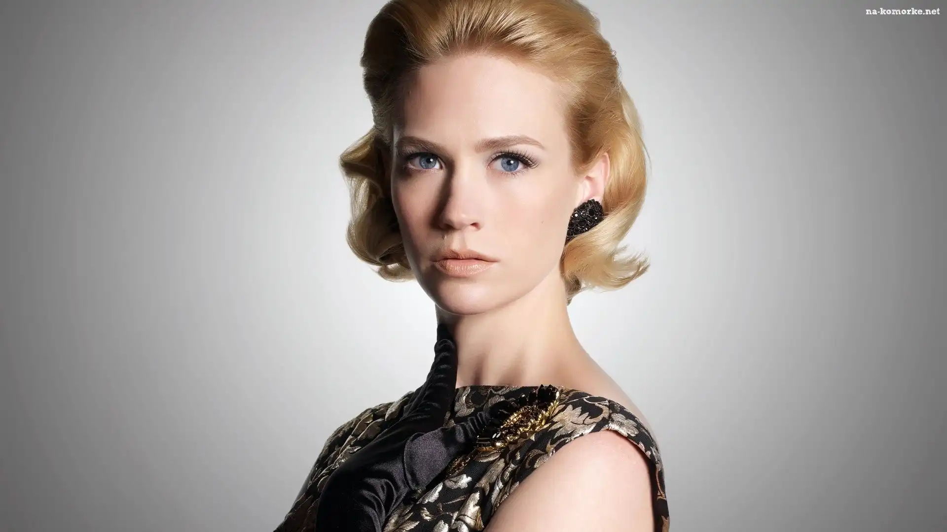 January Jones, Makijaż, Kolczyk, Delikatny