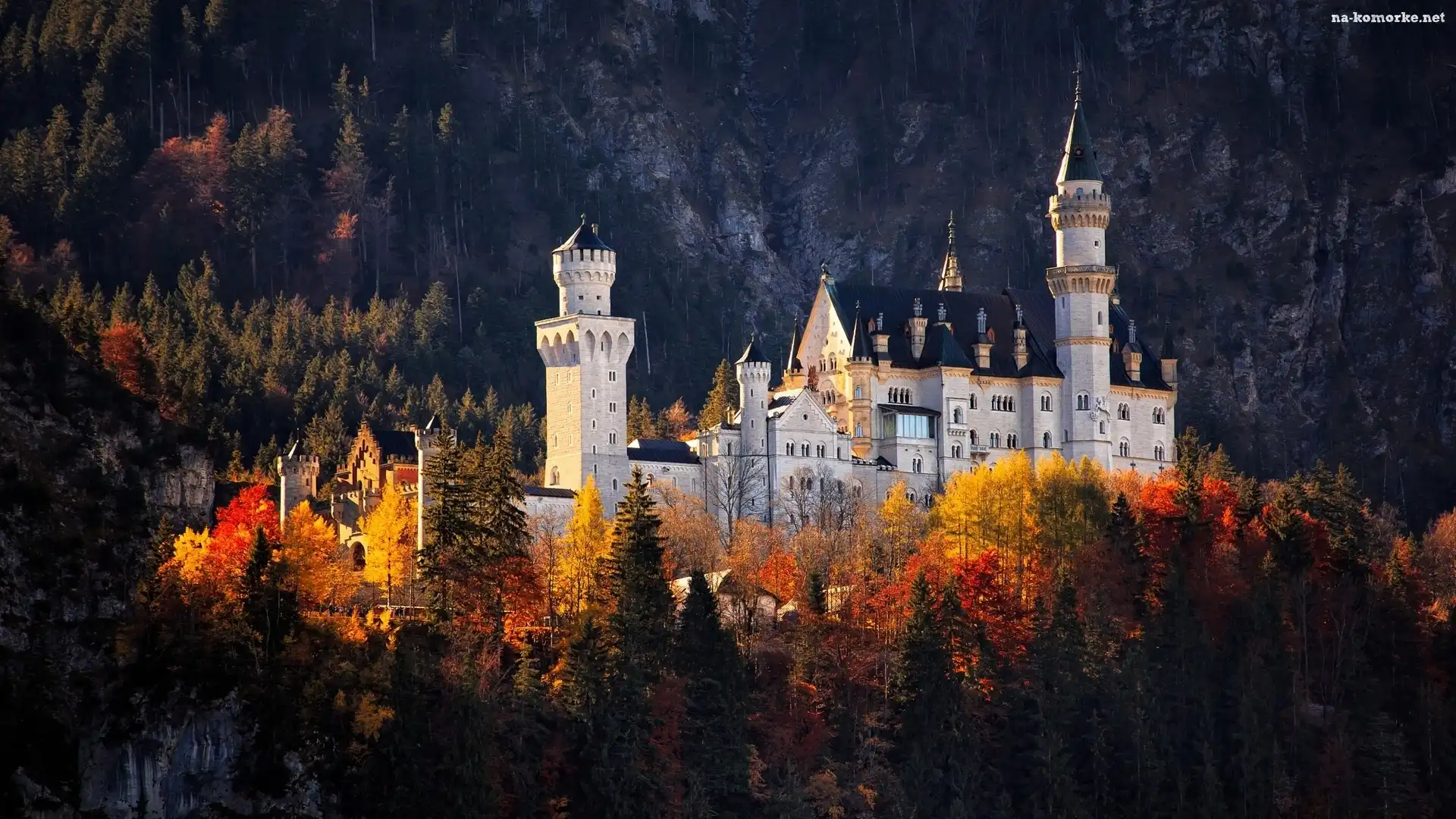 Jesień, Niemcy, Bawaria, Zamek Neuschwanstein, Drzewa
