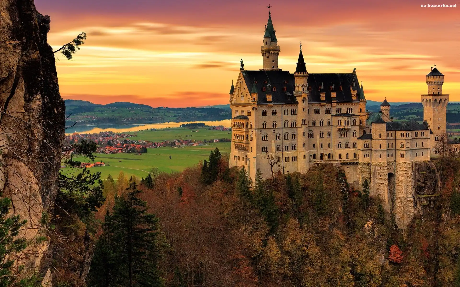 Niemcy, Wzgórza, Schwangau, Skały, Bawaria, Zamek Neuschwanstein, Drzewa, Jesień
